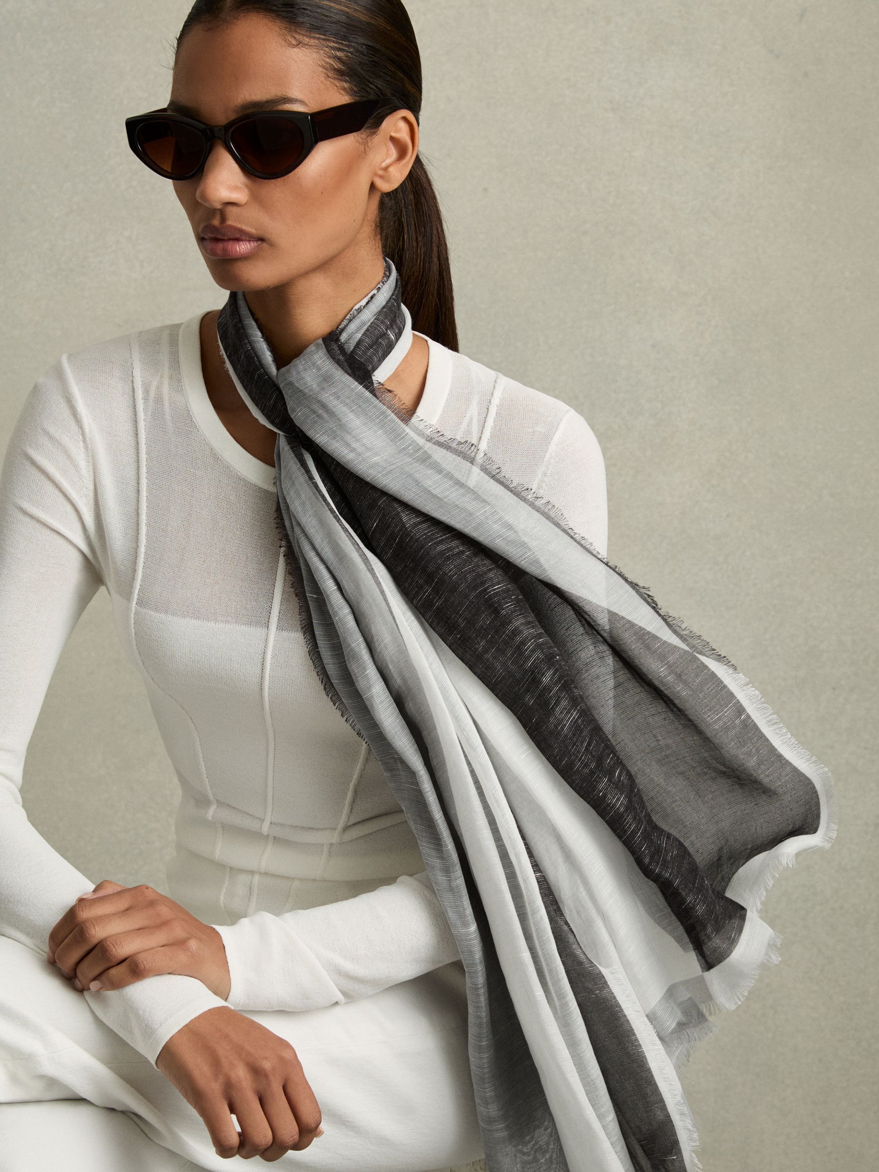 Linen-Blend Printed Scarf in Grey/White
