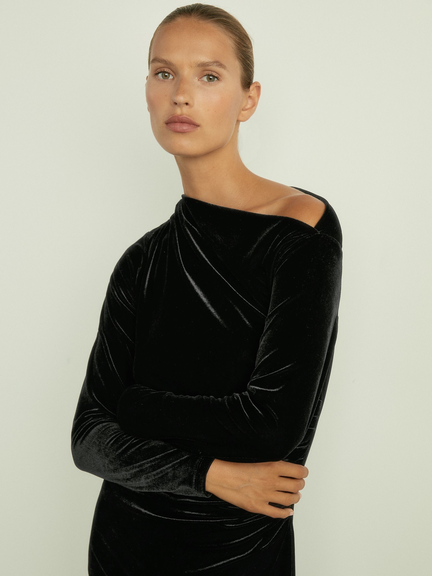 Off-the-Shoulder Velvet Dress in Black