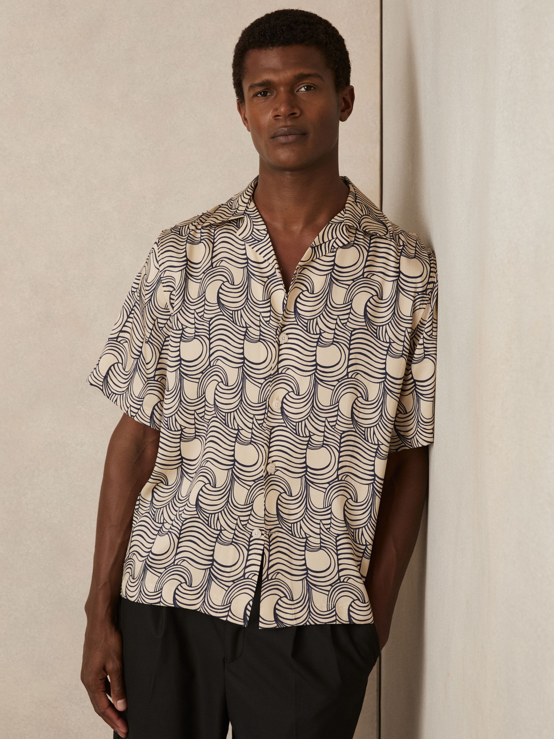 Wave Print Cuban Collar Shirt in Off White/Navy