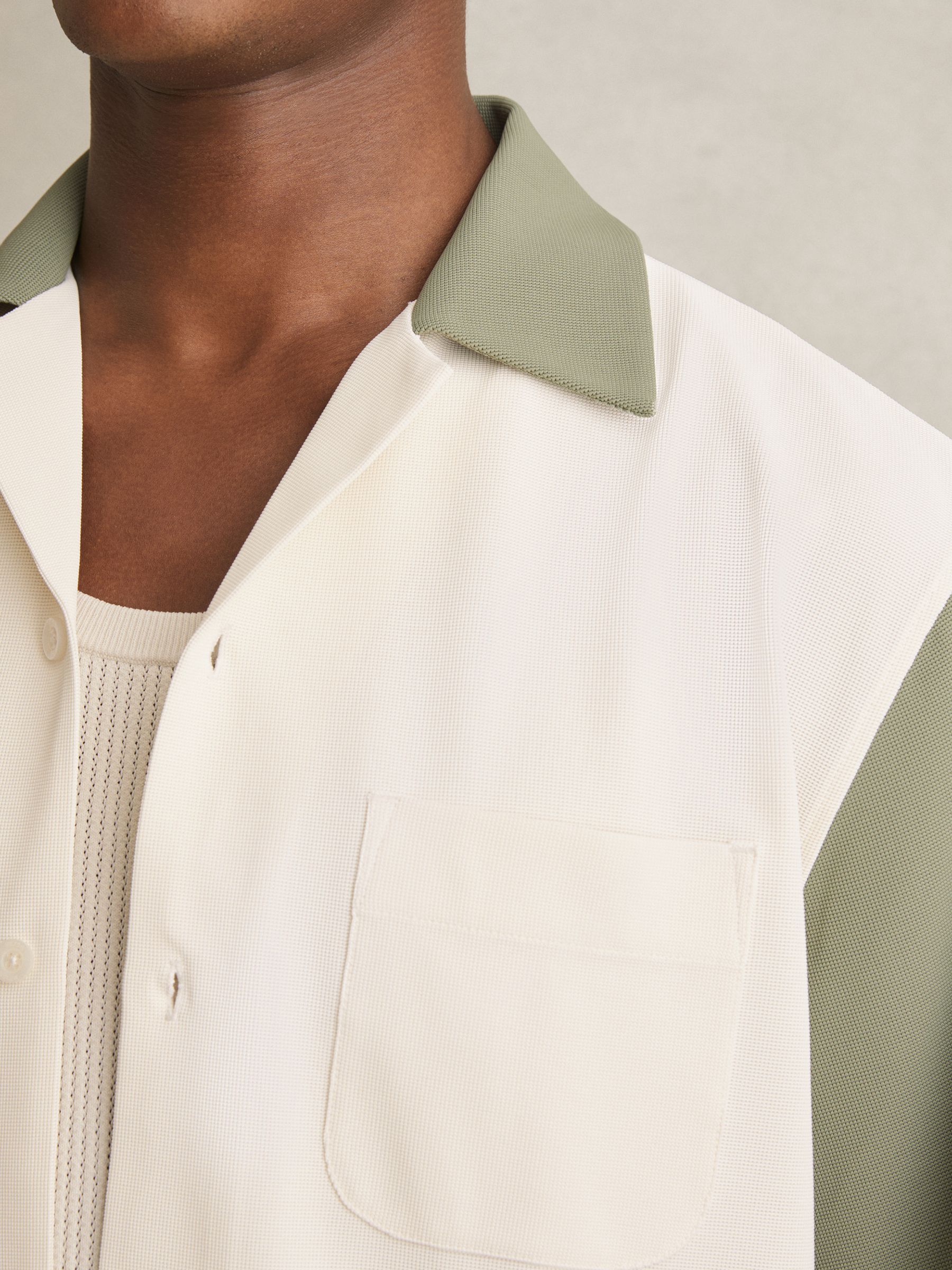 Colour-Block Cuban-Collar Shirt in Off White/Sage