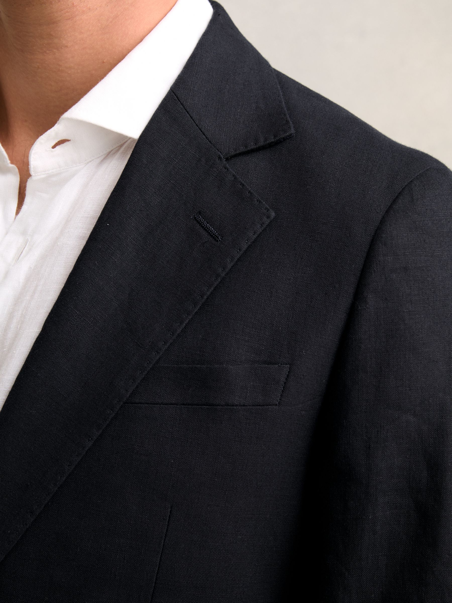 Slim-Fit Single Breasted Linen Blazer in Navy