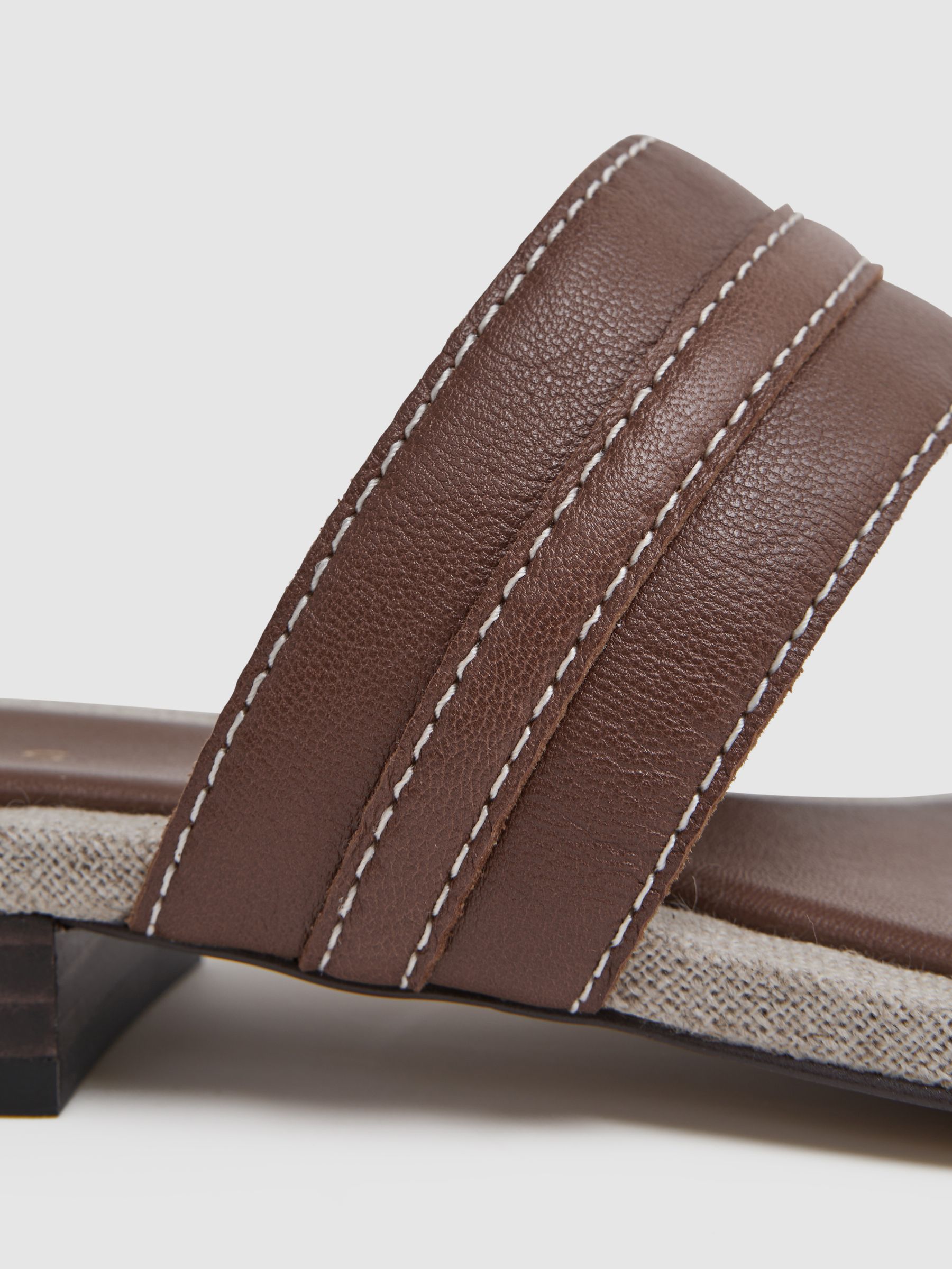 Leather Strap Thong Sandals in Tan