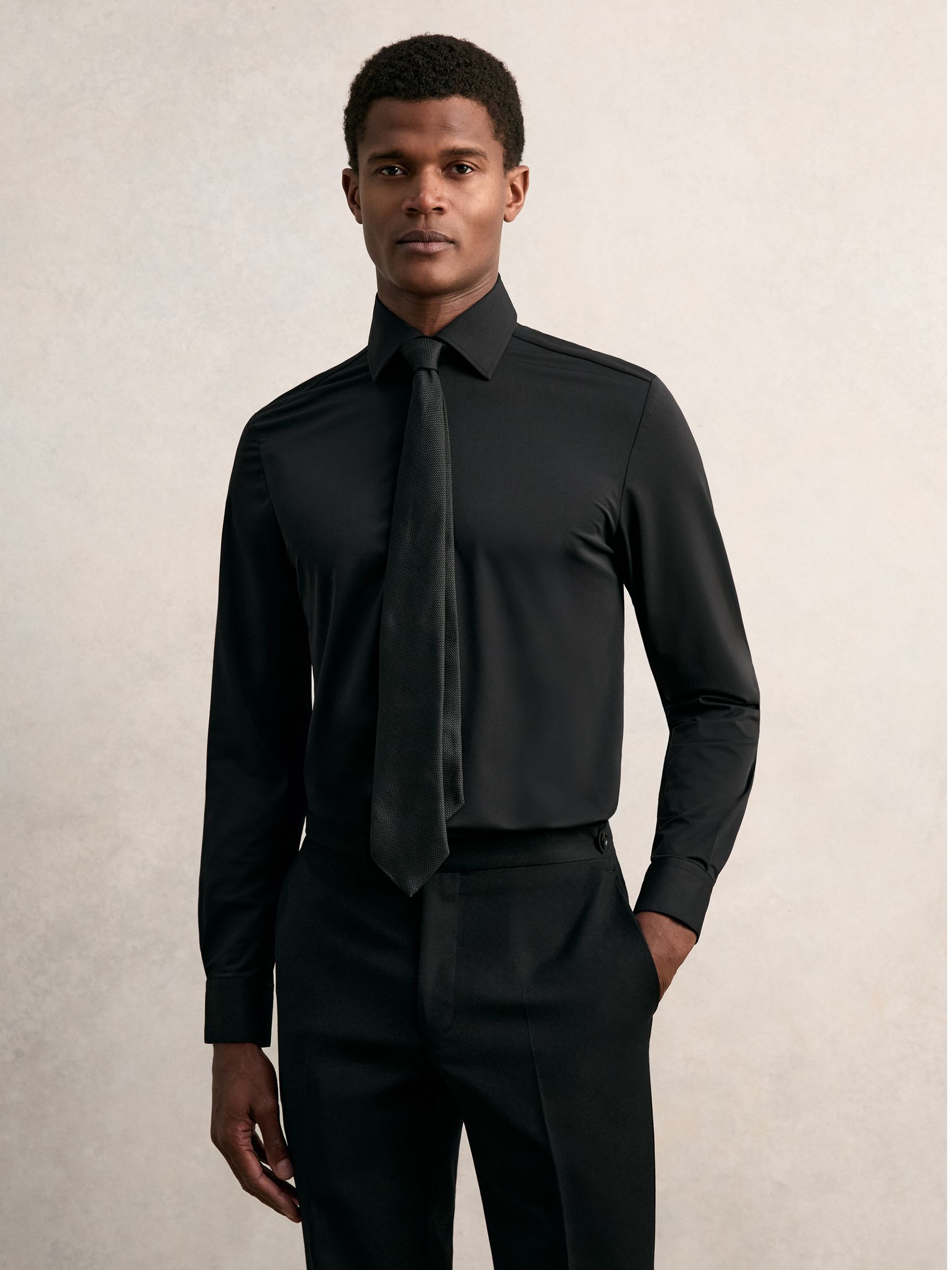 Long-Sleeve Travel Shirt in Black