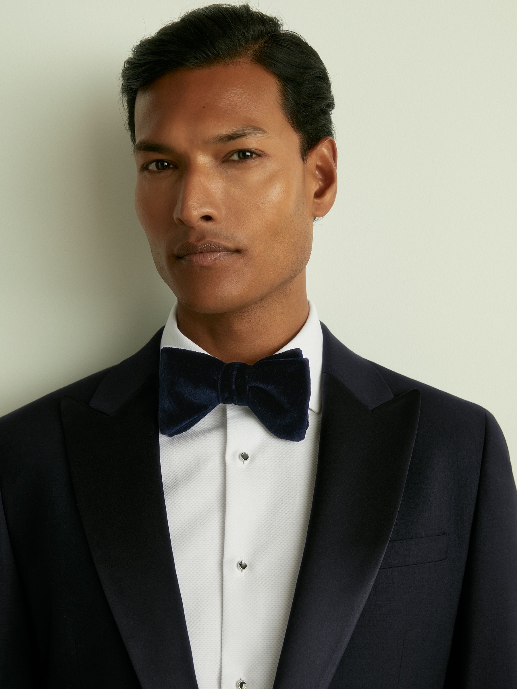Velvet Bow Tie in Navy