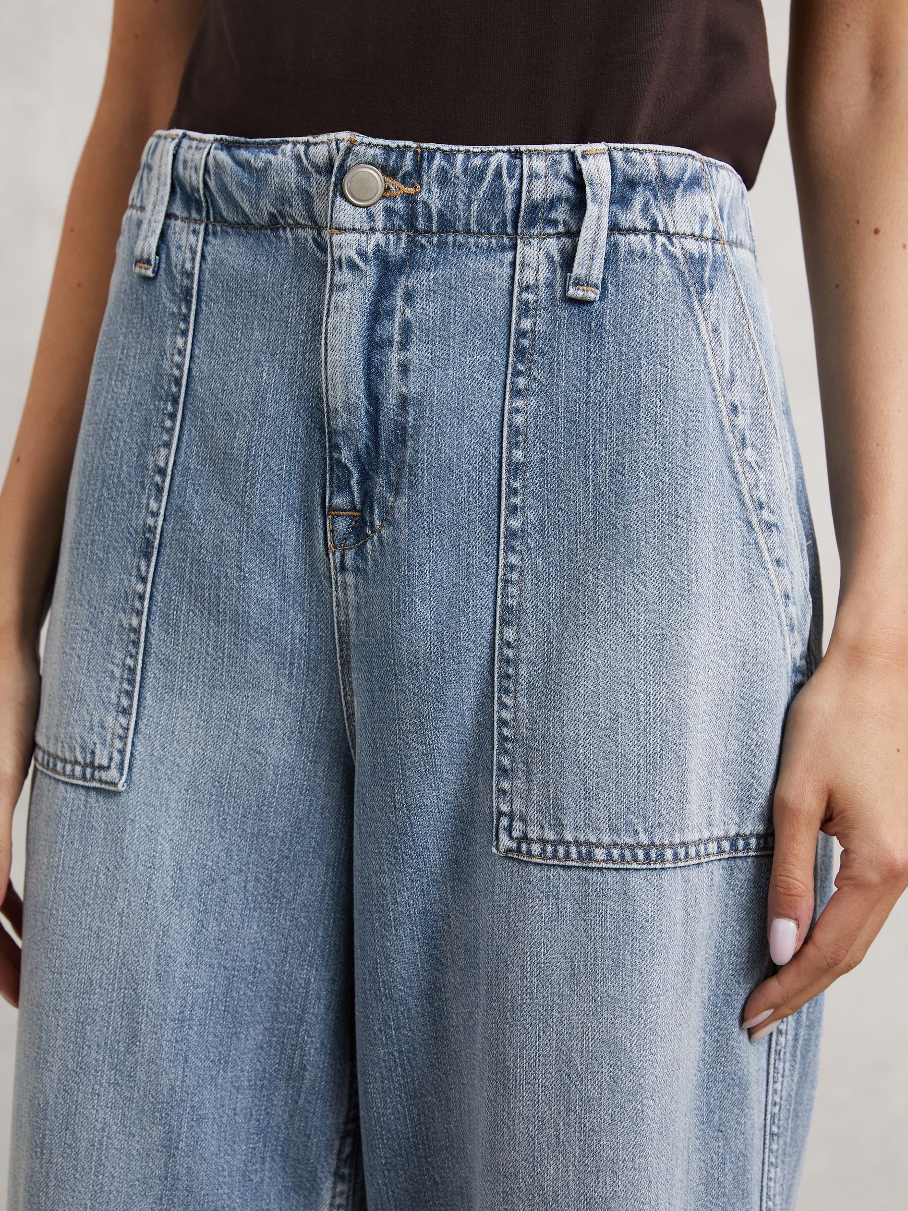 Jeans in Indigo Blue