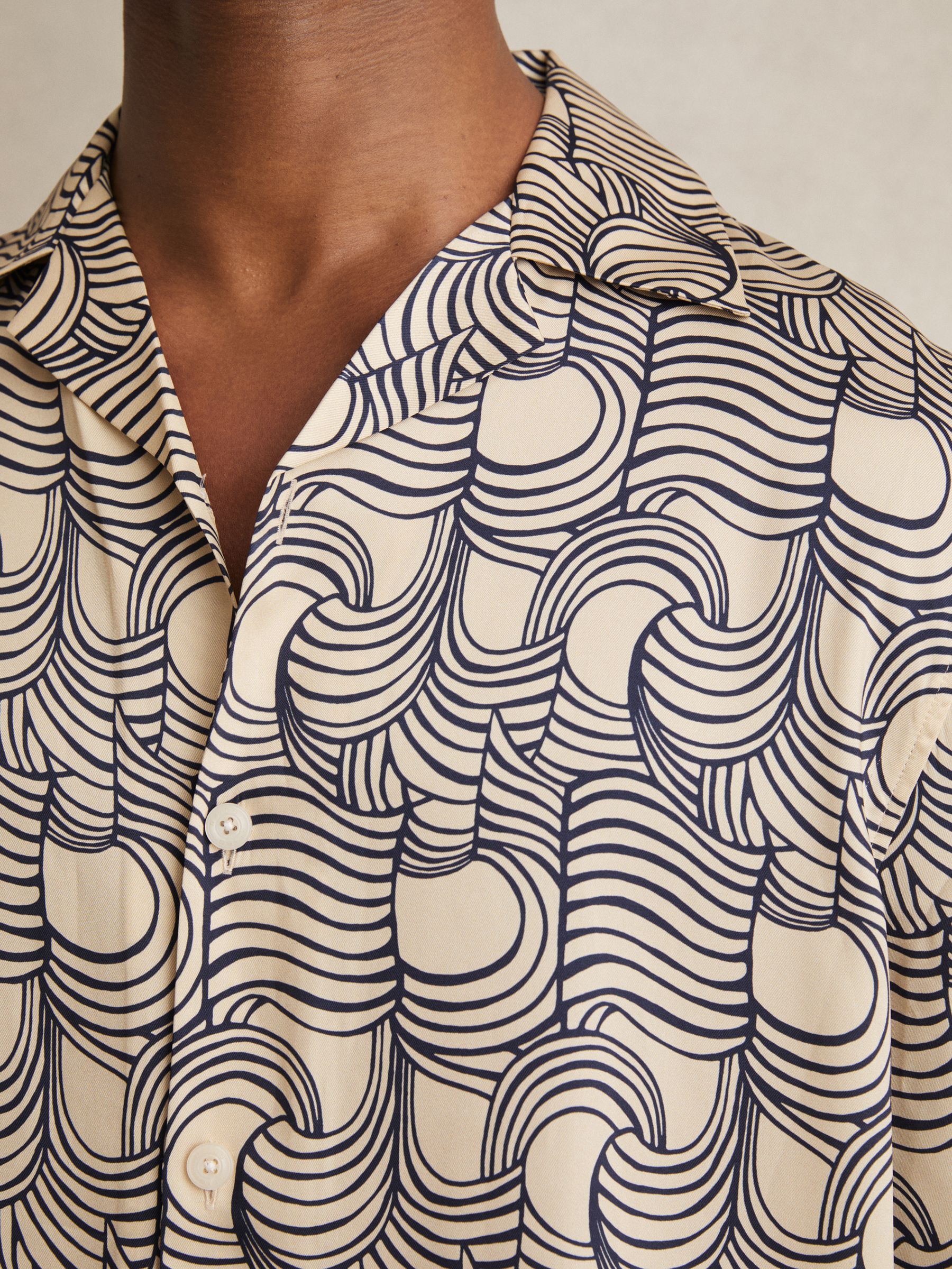 Wave Print Cuban Collar Shirt in Off White/Navy