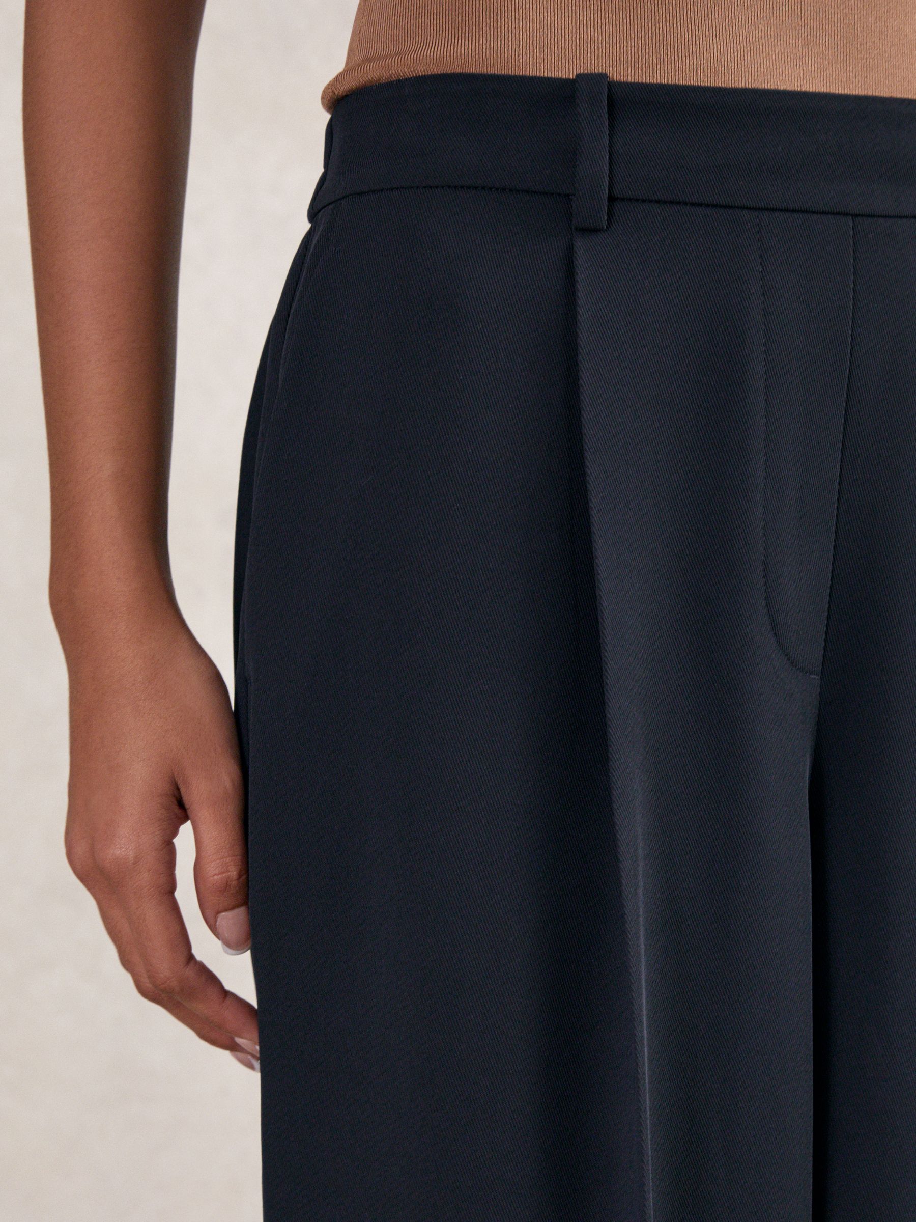 Elasticated-Waist Wide-Leg Twill Trousers in Navy