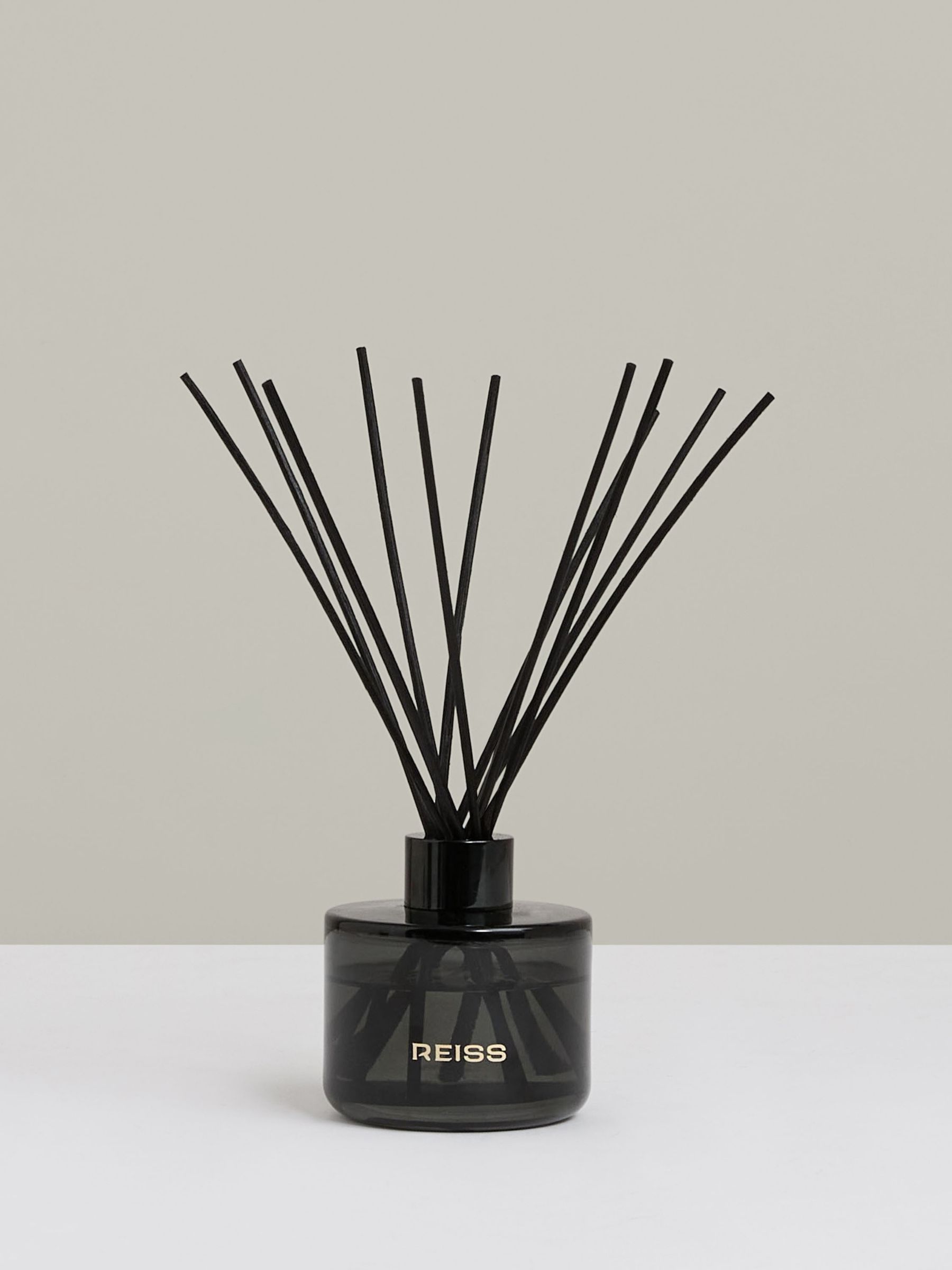 Oudh 71 Scented Diffuser in Black