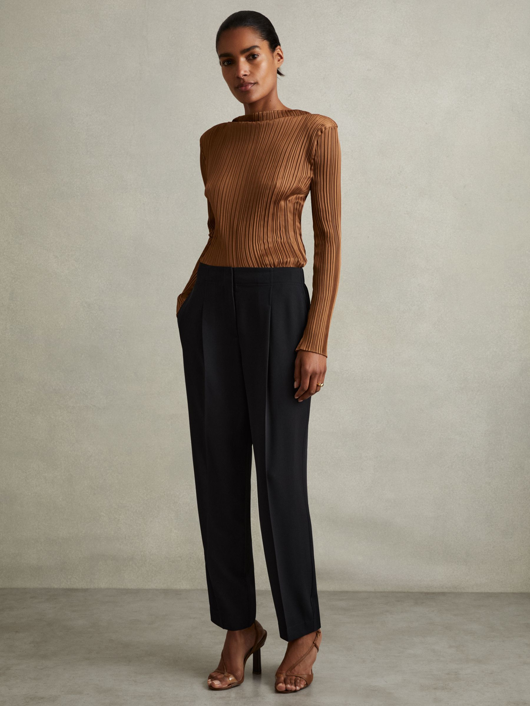 Front Pleat Tapered Trousers in Navy