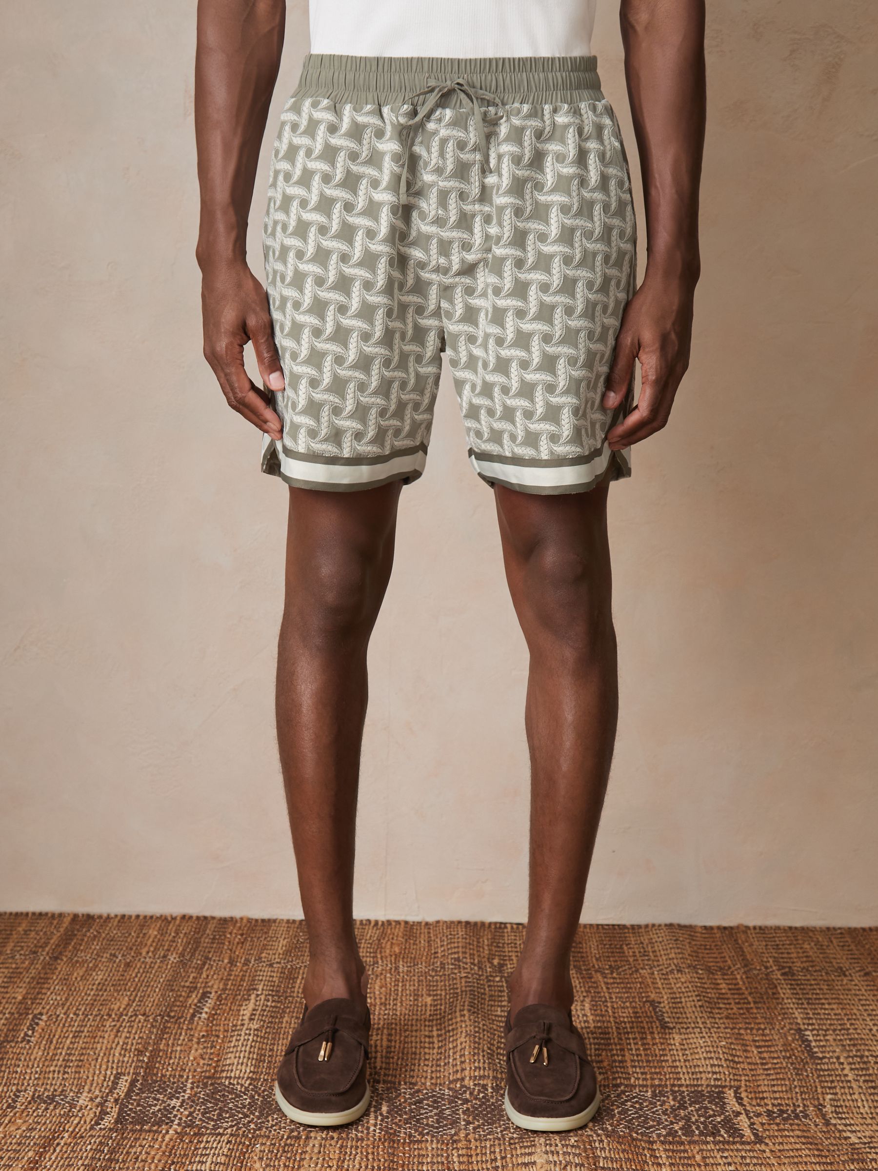 Reiss | Ché Embroidered-Motif Shorts in Sage/White