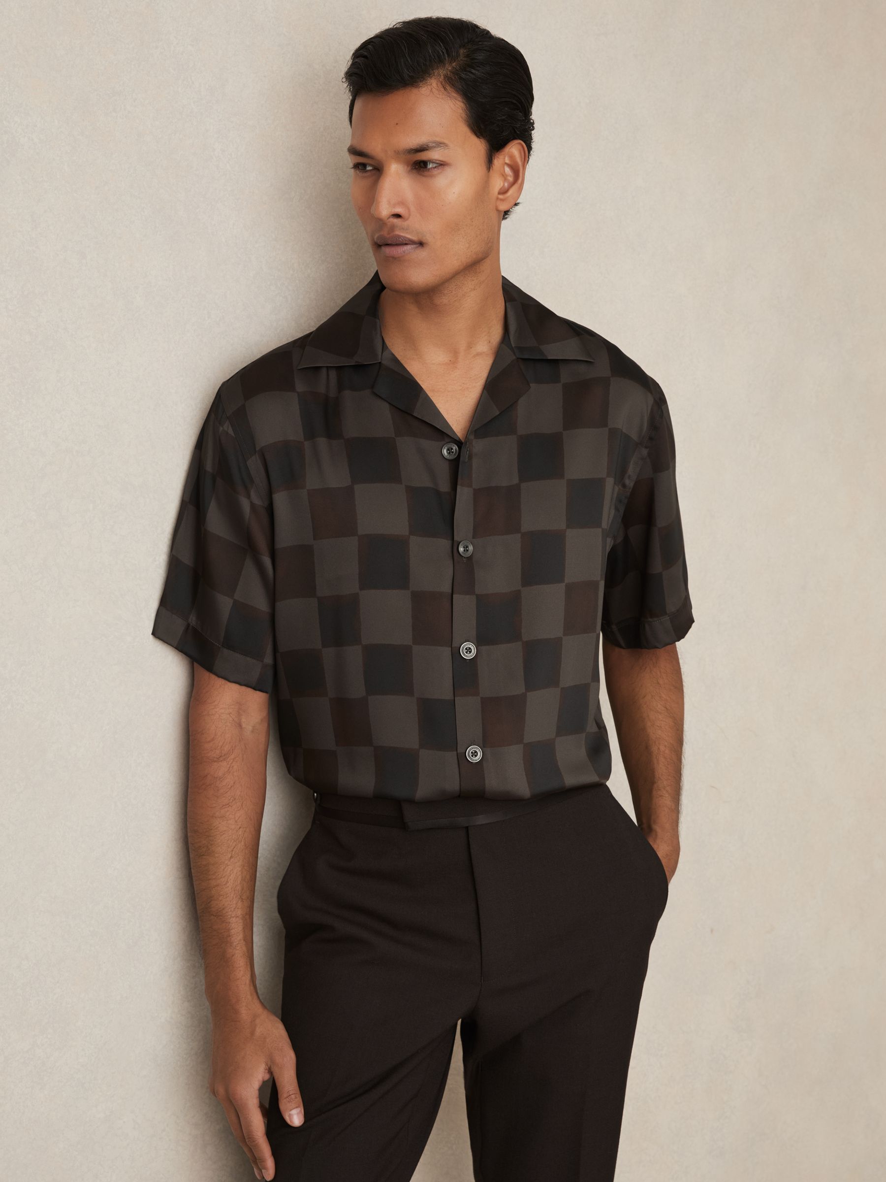 Chequered-Print Cuban-Collar Shirt in Brown