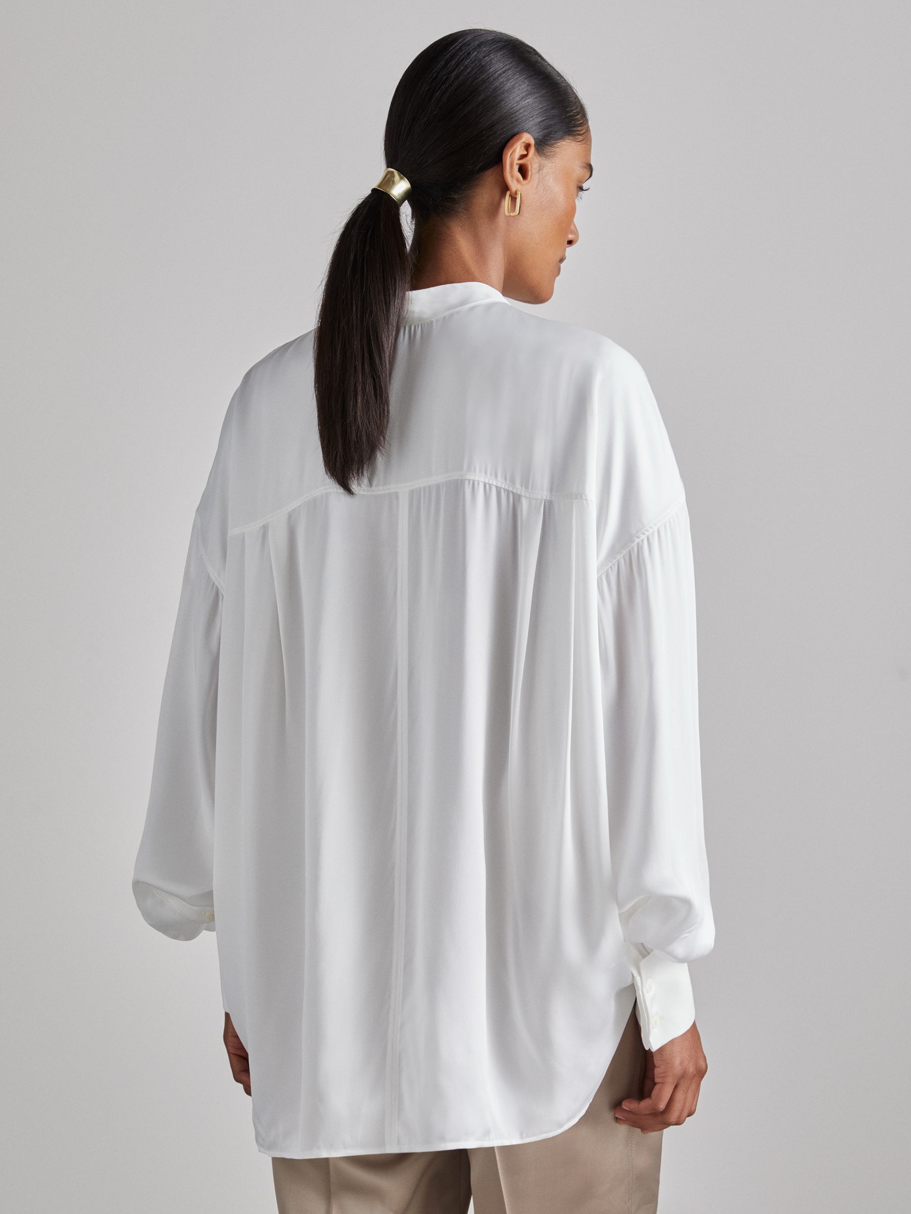 Atelier Keyhole-Neck Top in Off White