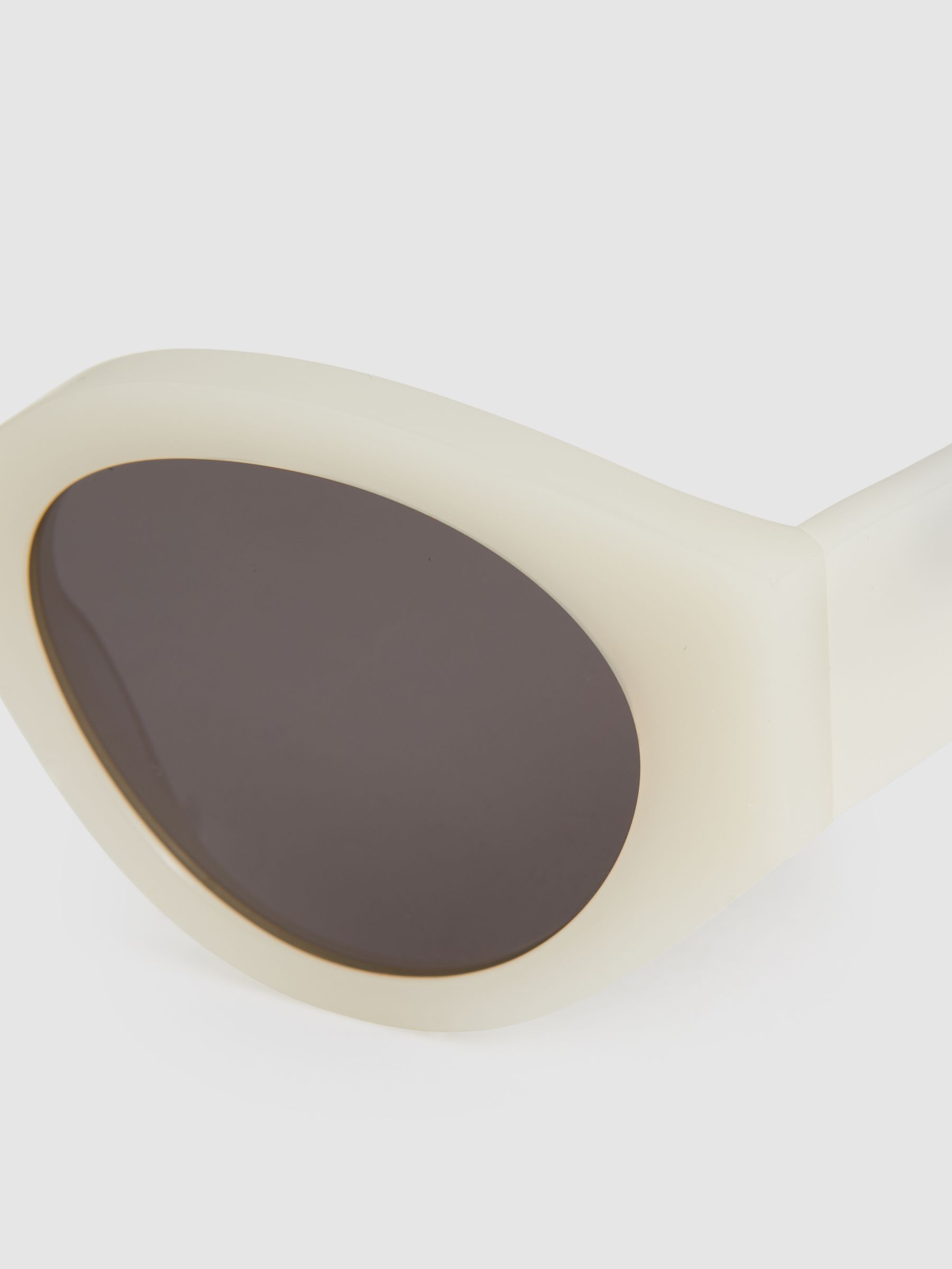 Monokel Eyewear Oval Sunglasses in Pearl Cream