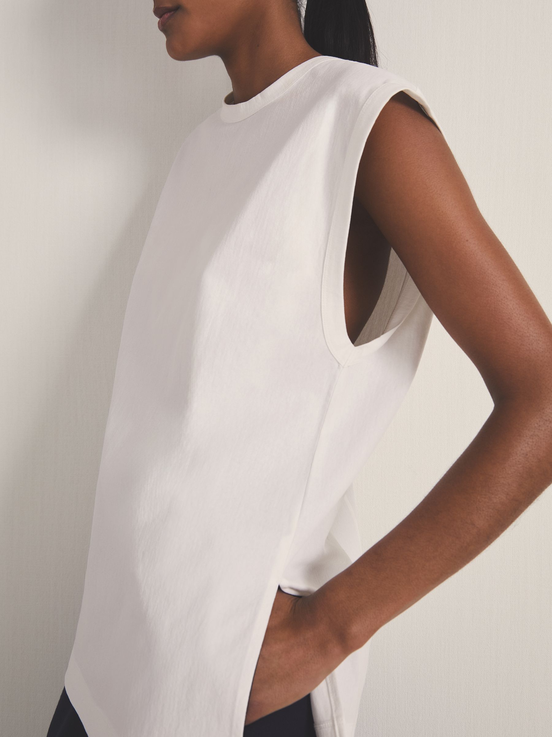 Reiss | Les 100 Ciels Oversize Vest in White