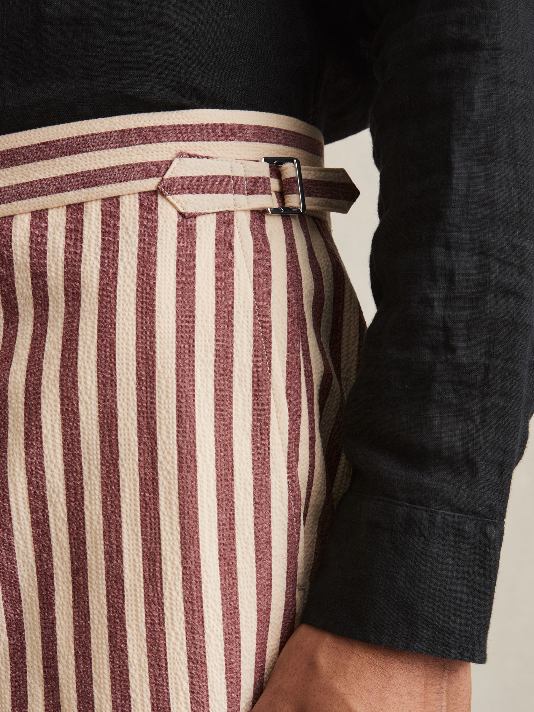 Cotton Blend Seersucker Stripe Shorts in Off White/Mocha