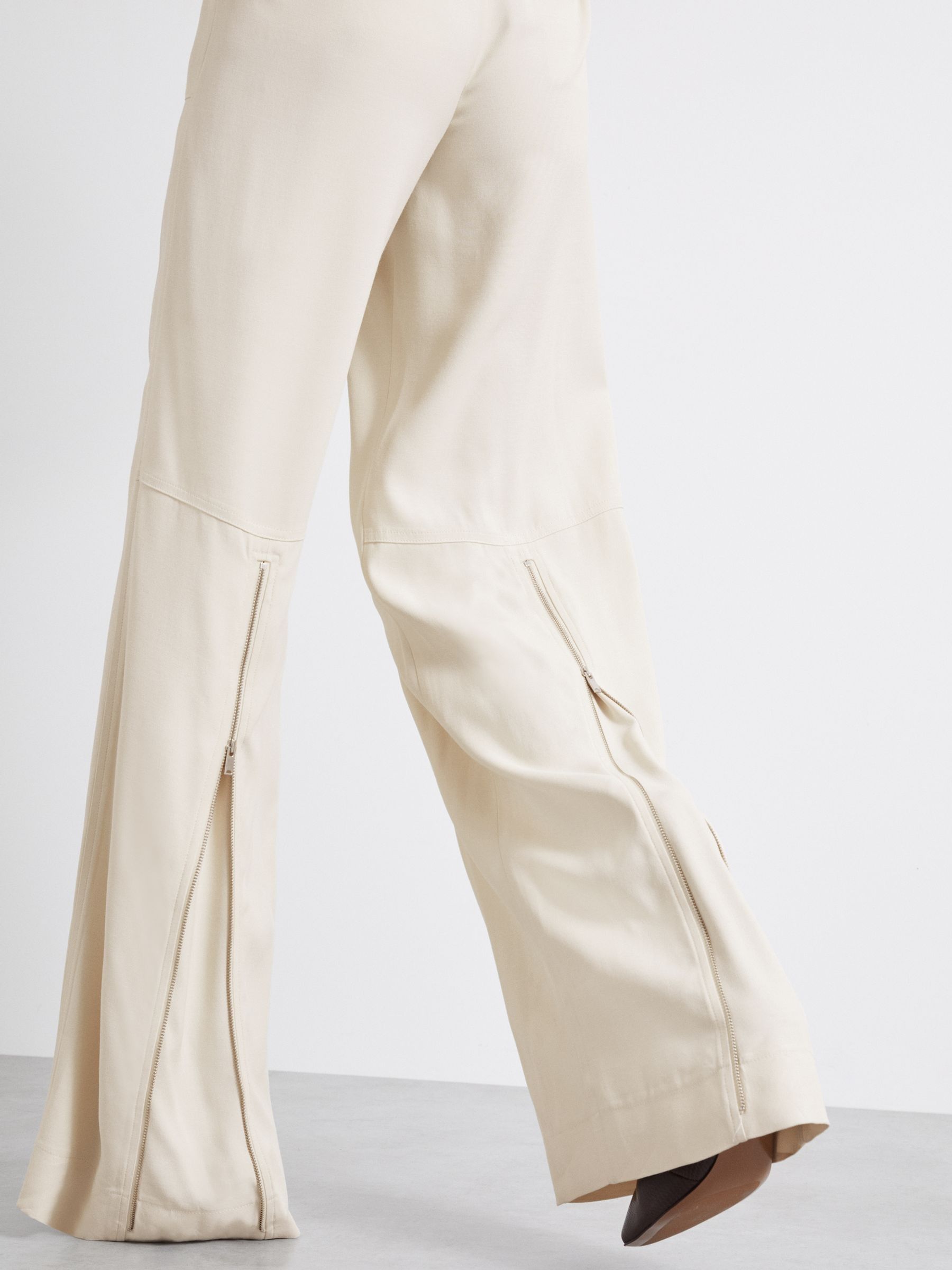 Atelier Wide-Leg Crepe Trousers with Wool in Ivory