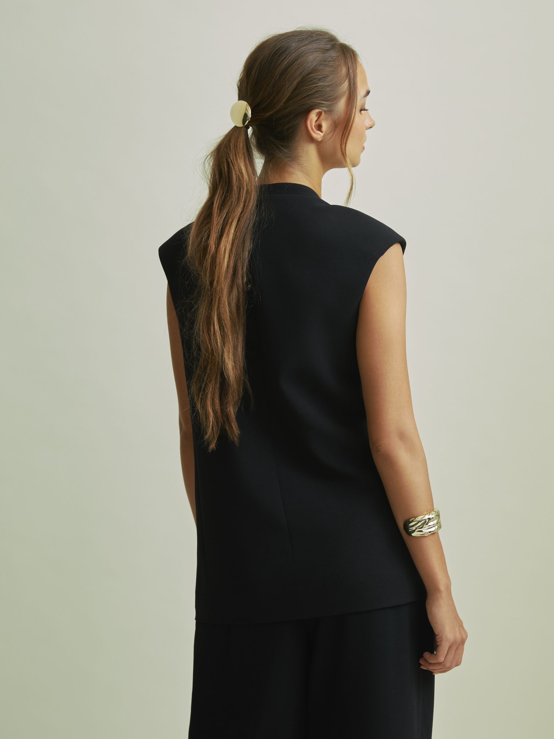 Florere Longline Black Waistcoat in Black