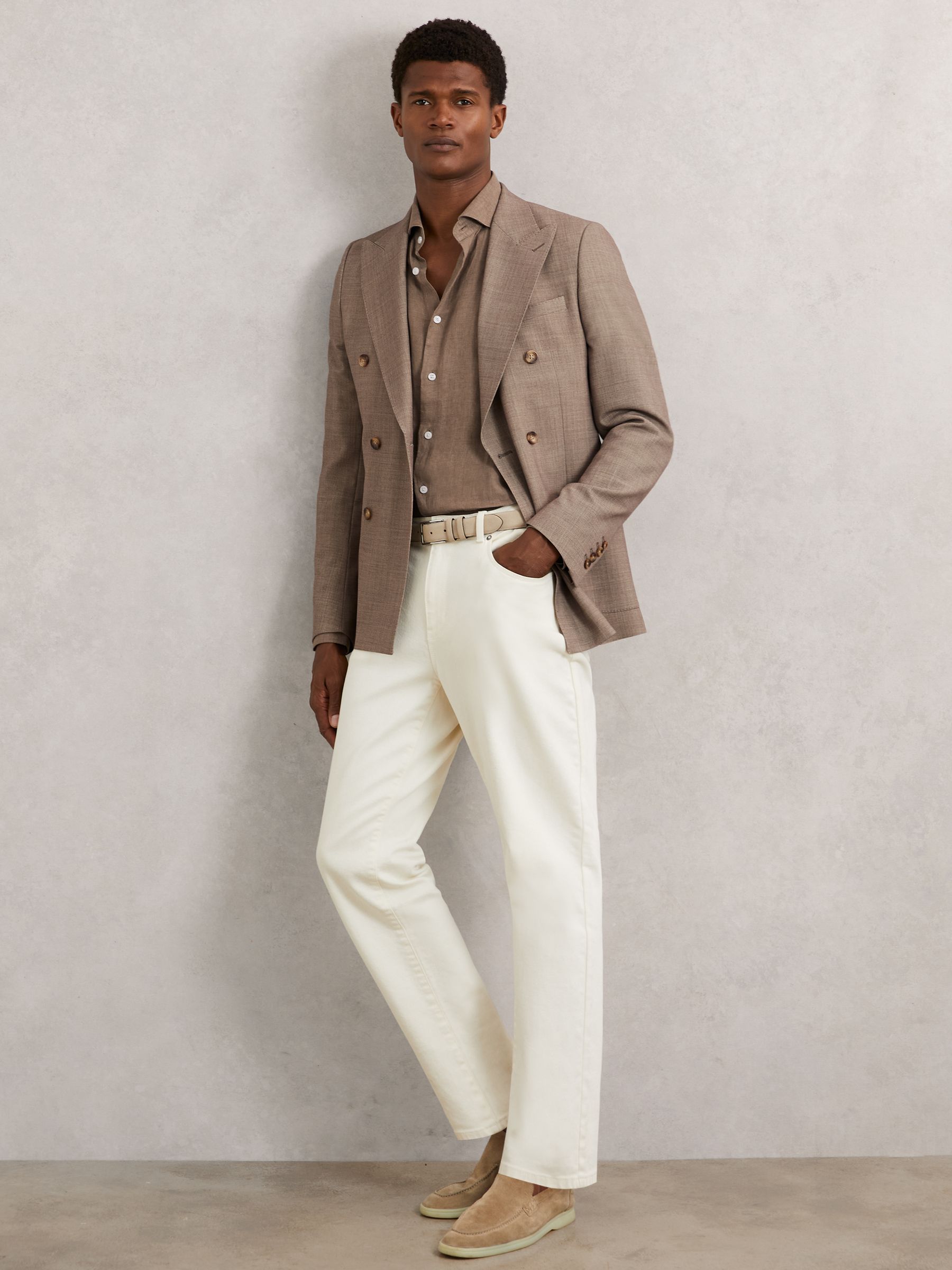 Linen Cutaway-Collar Shirt in Light Taupe Brown