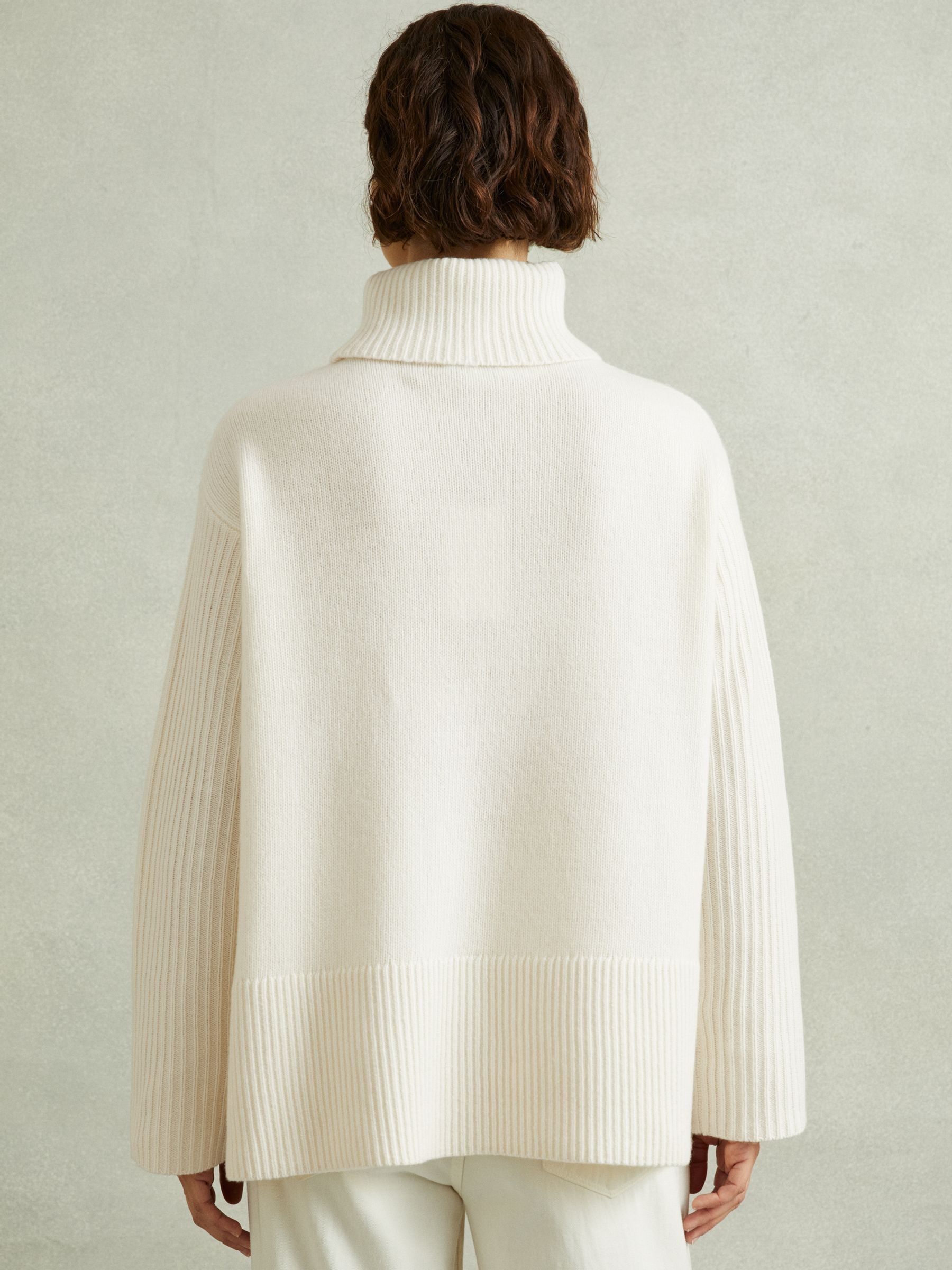 Wool-Cashmere Cable Knit Roll Neck Jumper in Cream