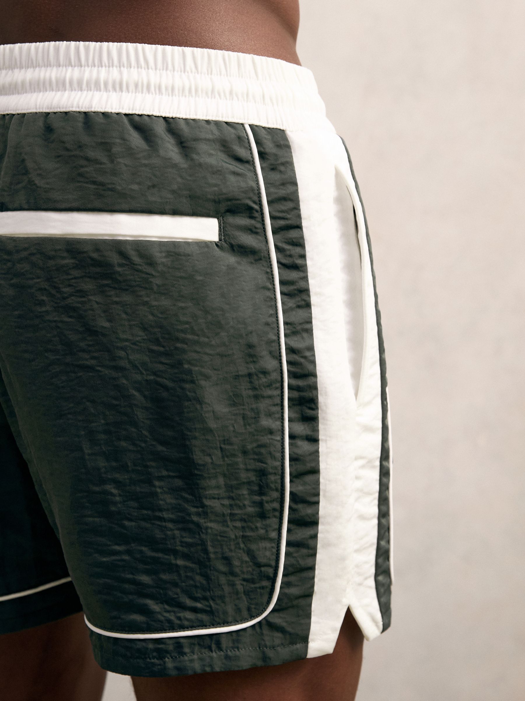 Colour-Block Piped-Trim Swim Shorts in Dark Green/White