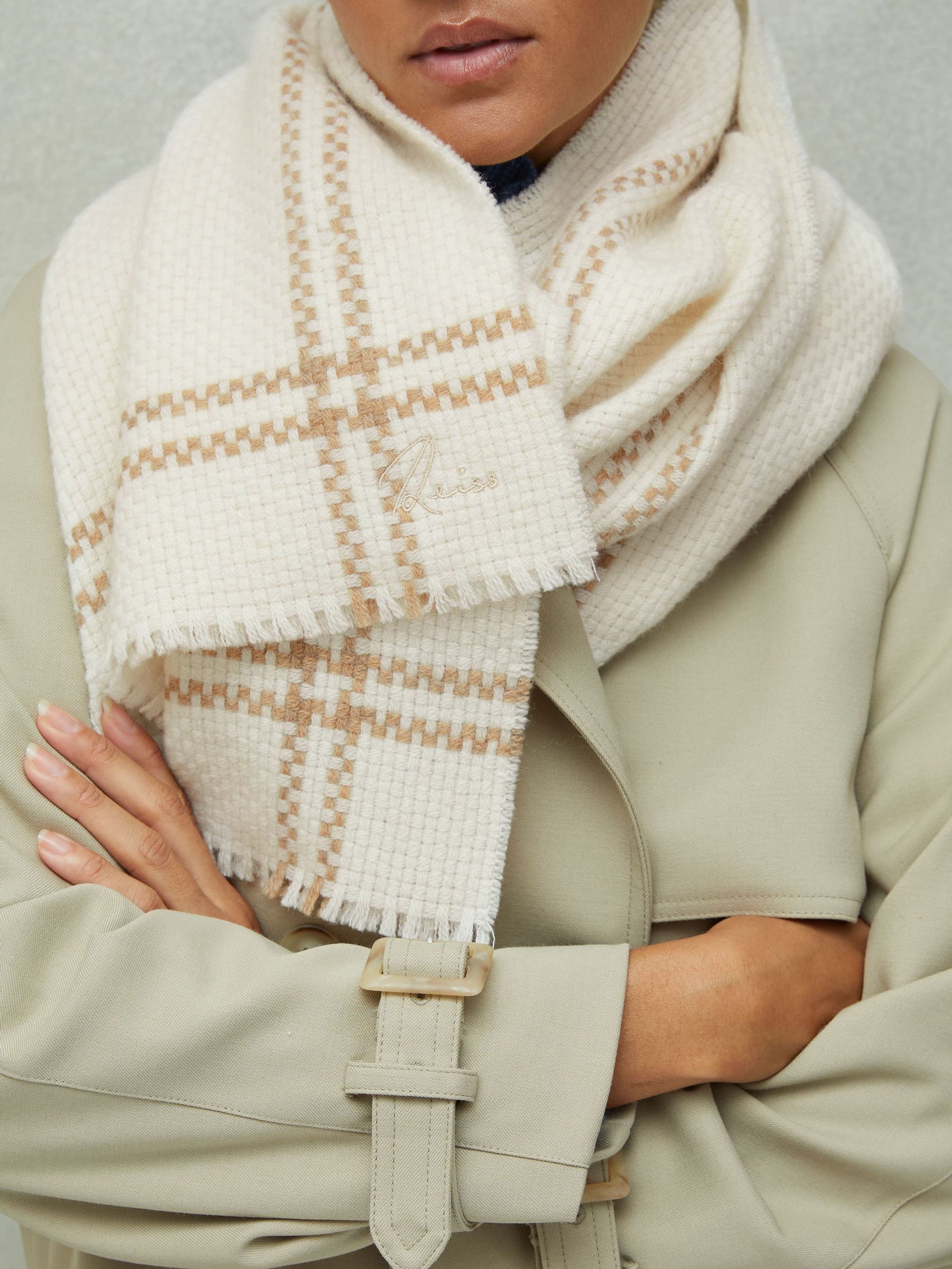 Wool-Cashmere Fringed Scarf in Cream