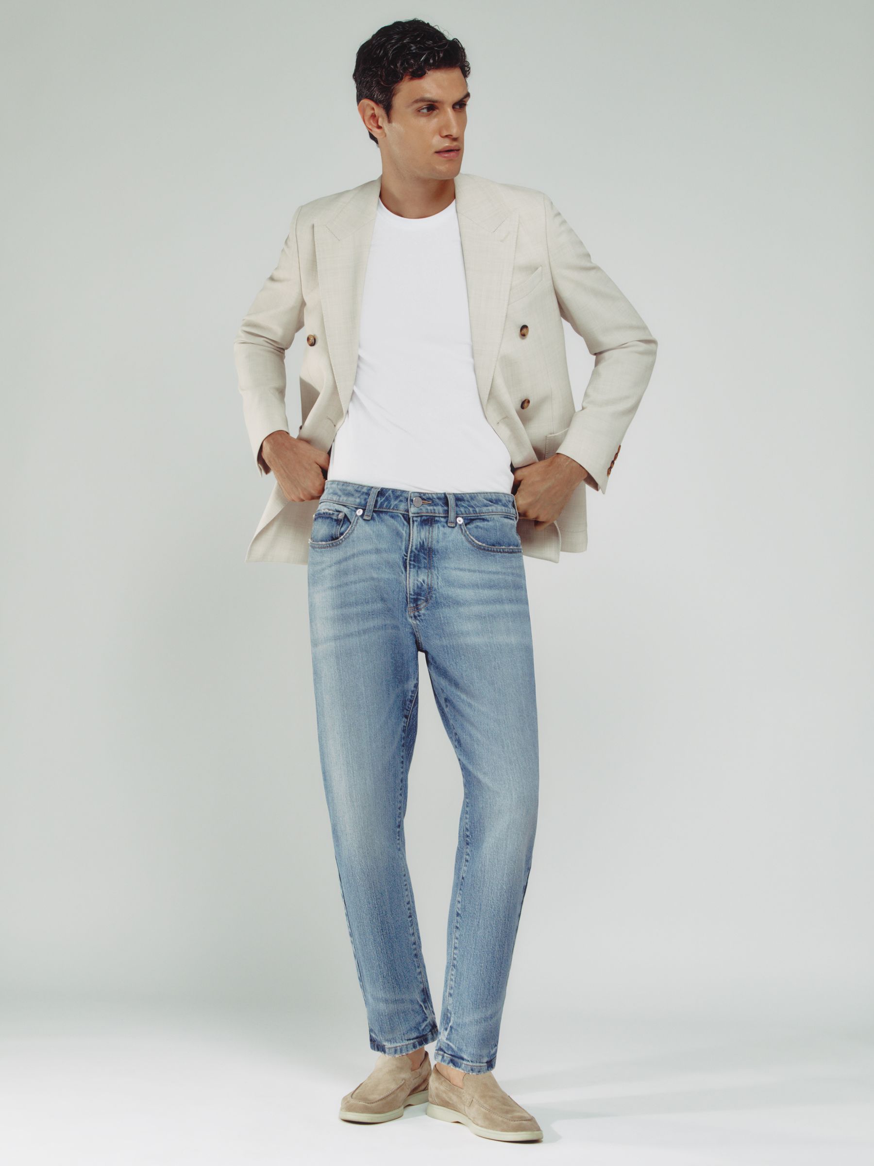 Relaxed-Fit Cropped Jeans in Light Blue Wash