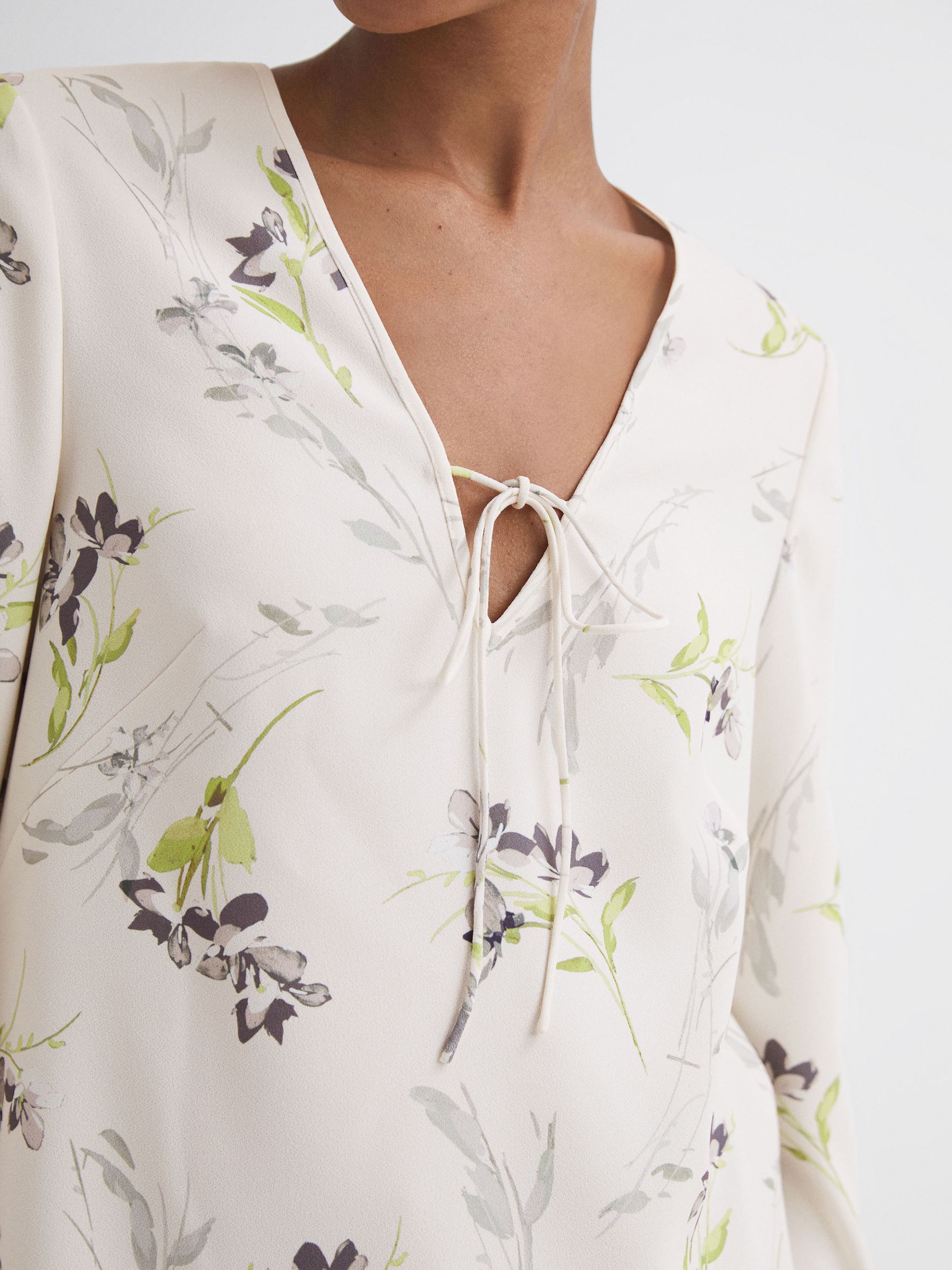 Florere Floral V-Neck Top in Cream