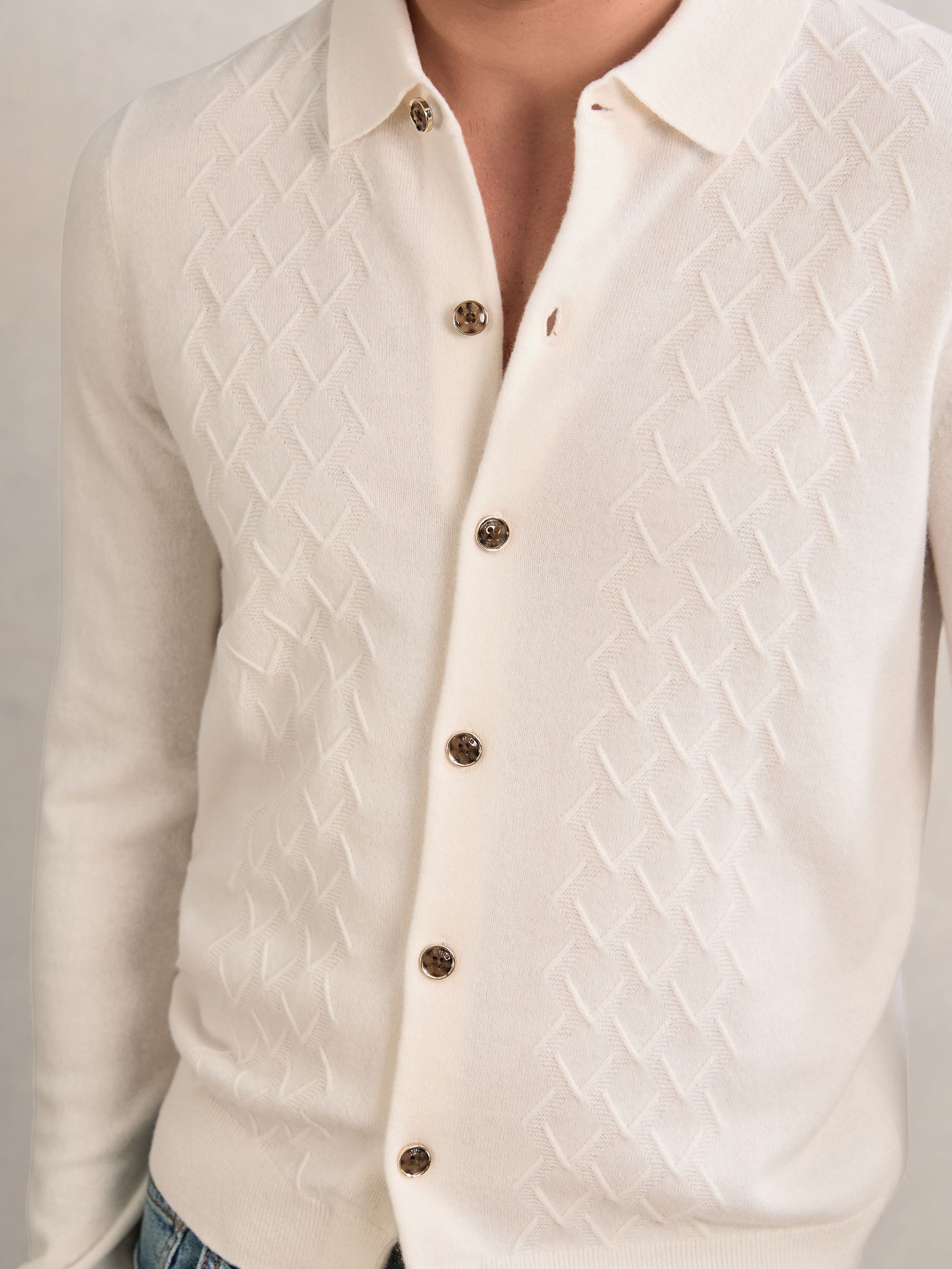 Wool V-Stitch Button-Through Cardigan in Off White
