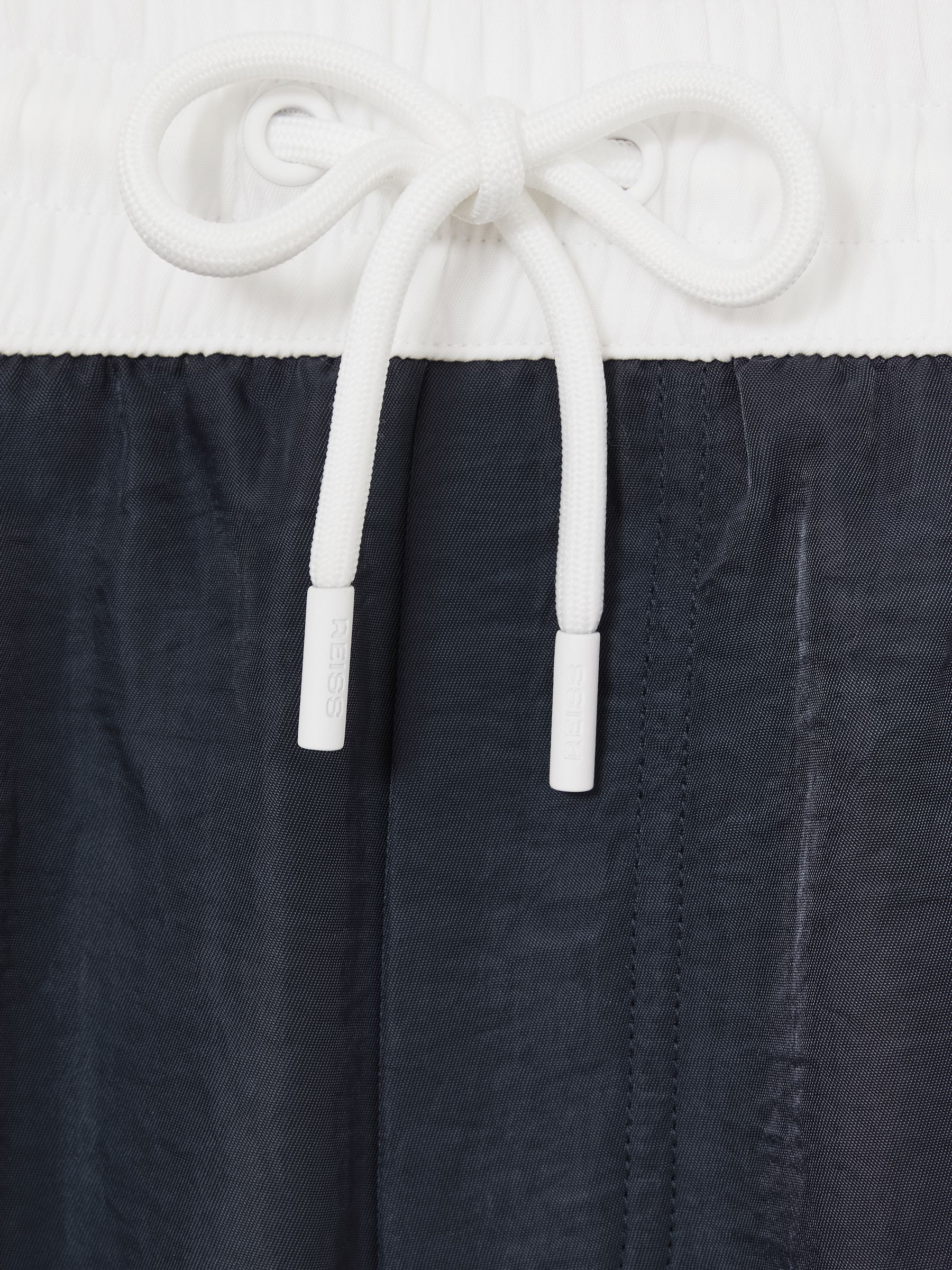 Colour-Block Piped-Trim Swim Shorts in Navy/White