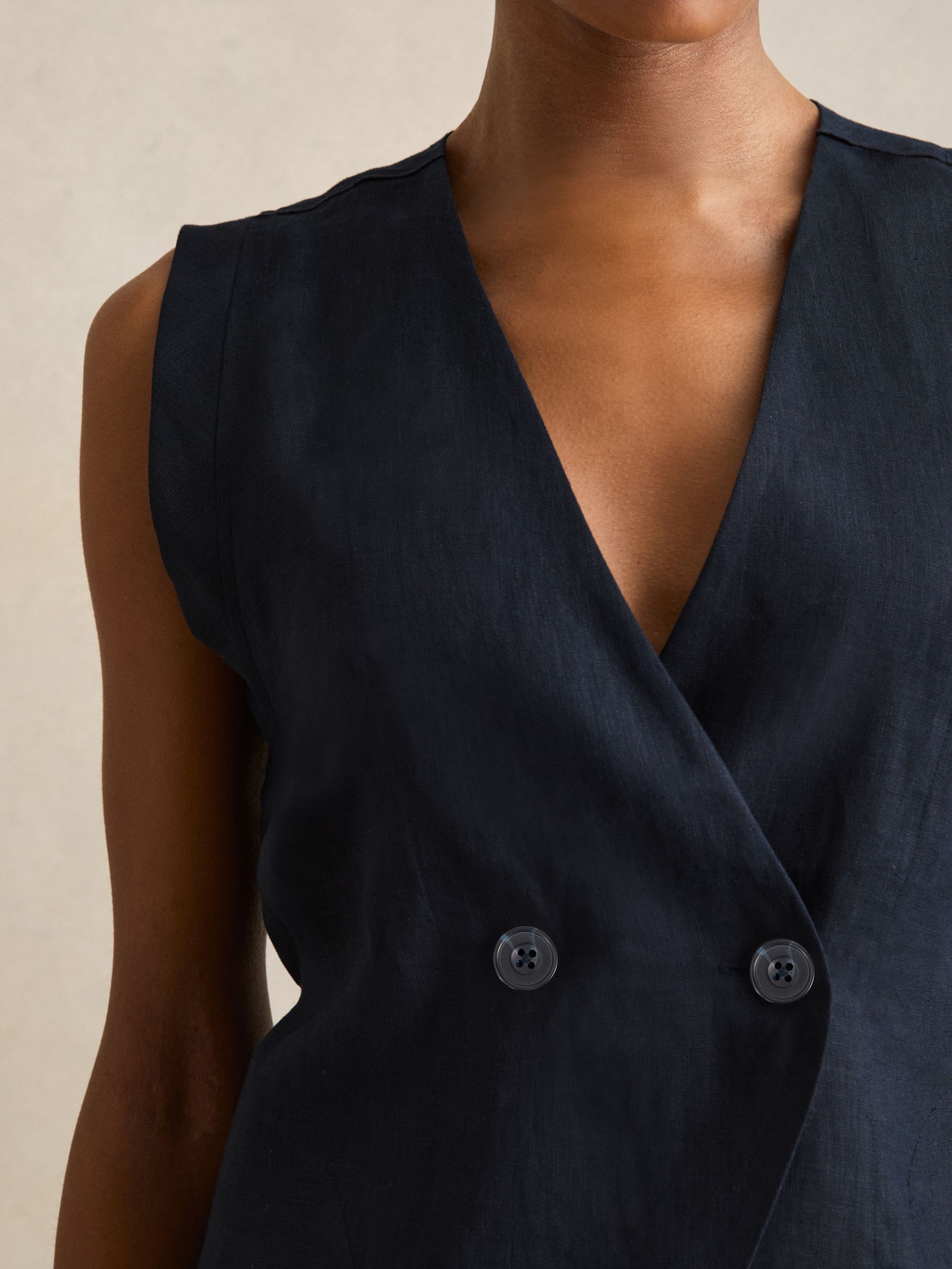 Linen Button-Front Waistcoat in Navy