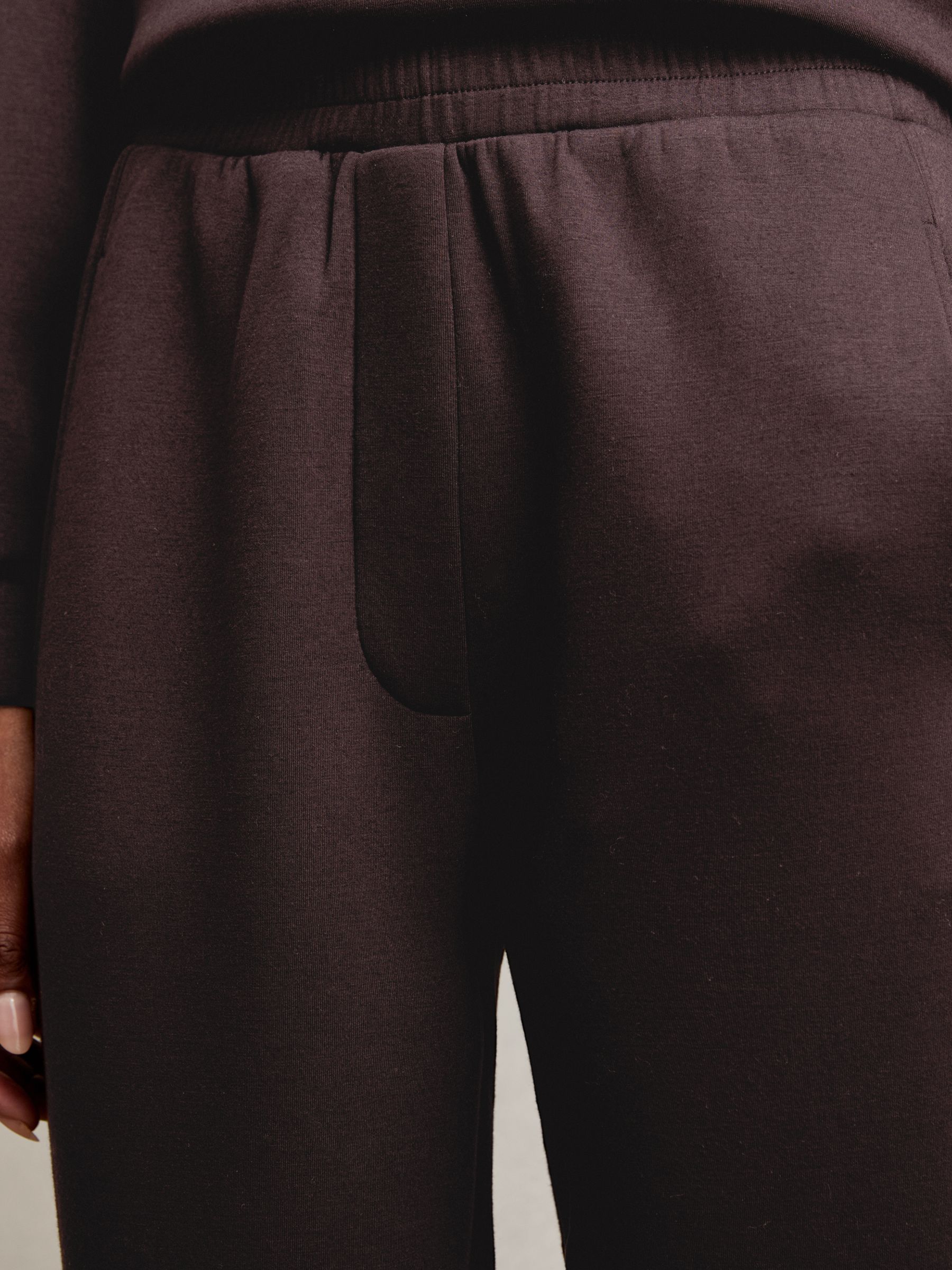 Interlock Tapered Joggers in Plum