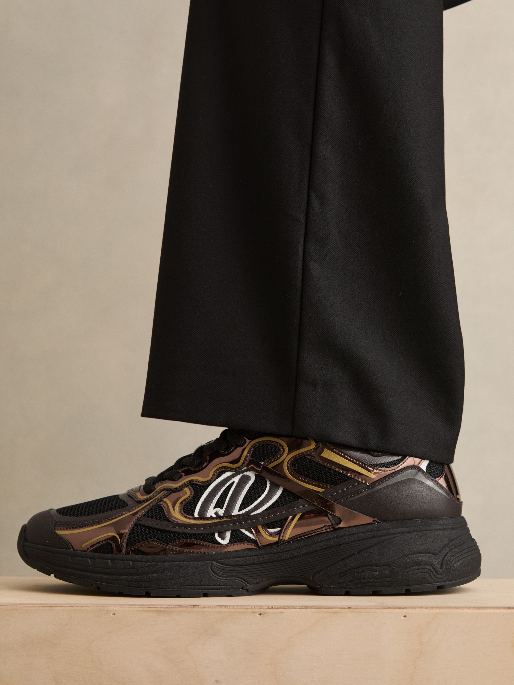 Overlay Logo Running Trainers in Electric Brown