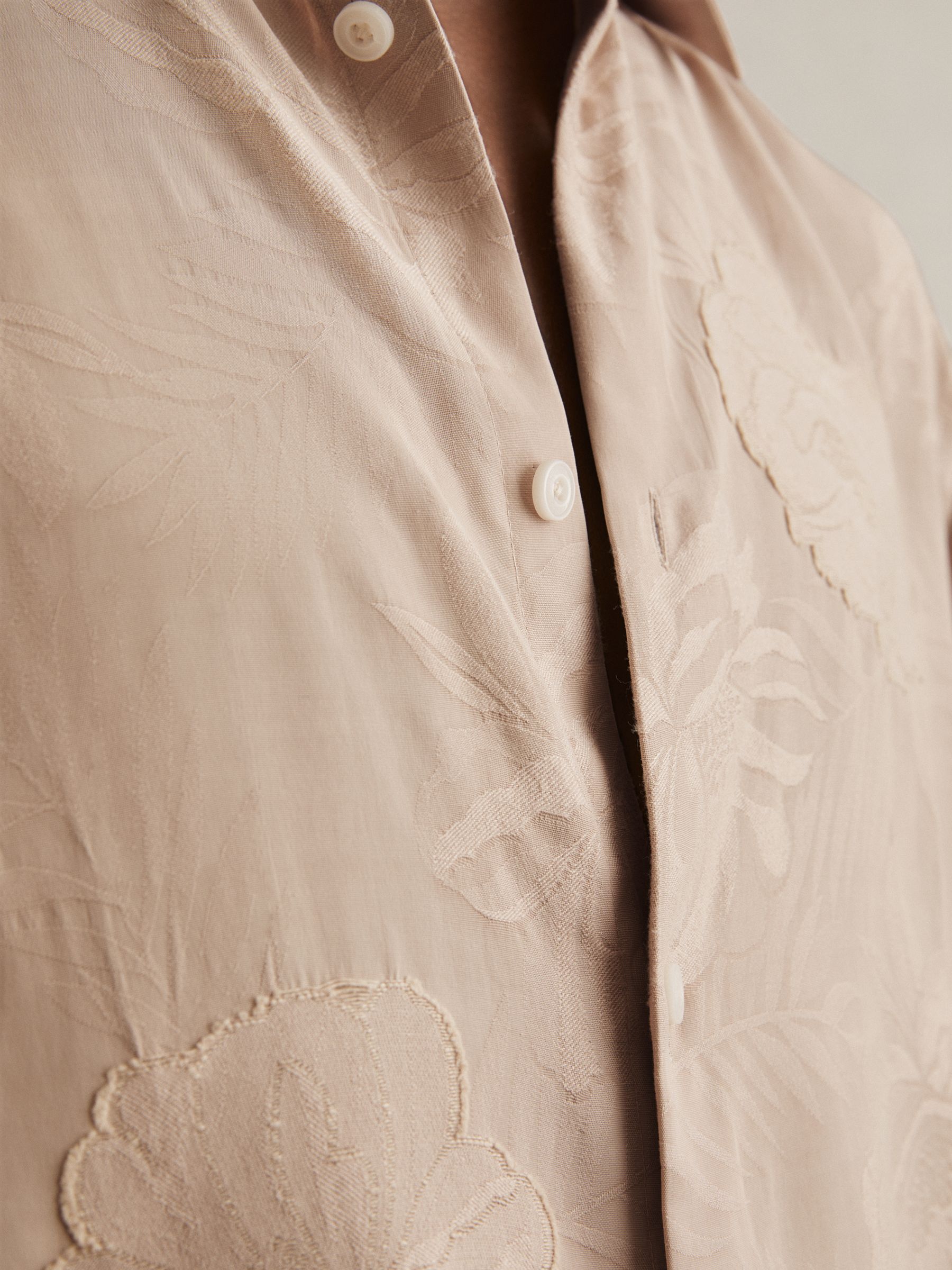 Floral-Jacquard Short-Sleeve Shirt in Oatmeal