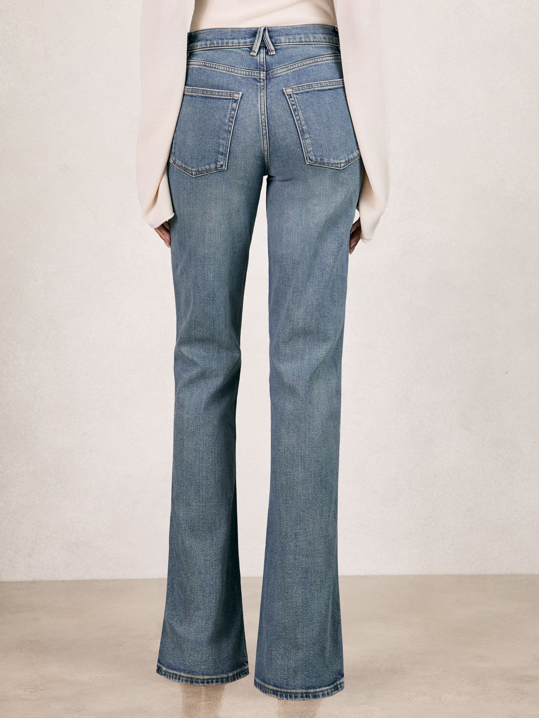 Good American Bootcut Jeans in Indigo Blue