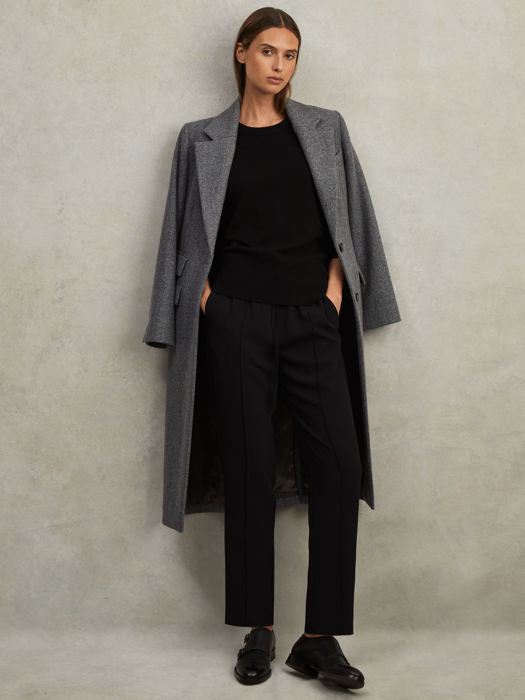 Petite Tapered Pull On Trousers in Black