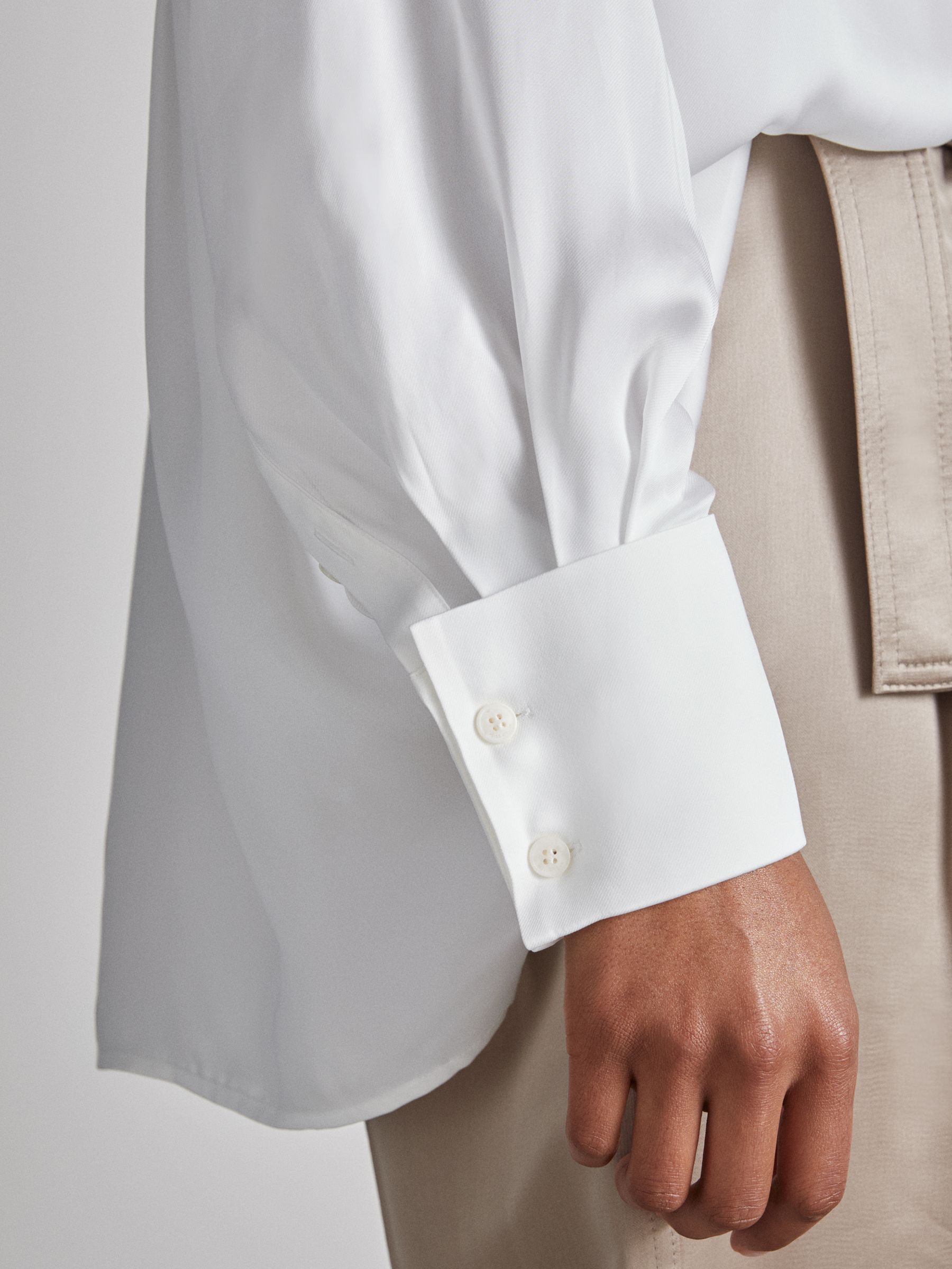 Atelier Keyhole-Neck Top in Off White