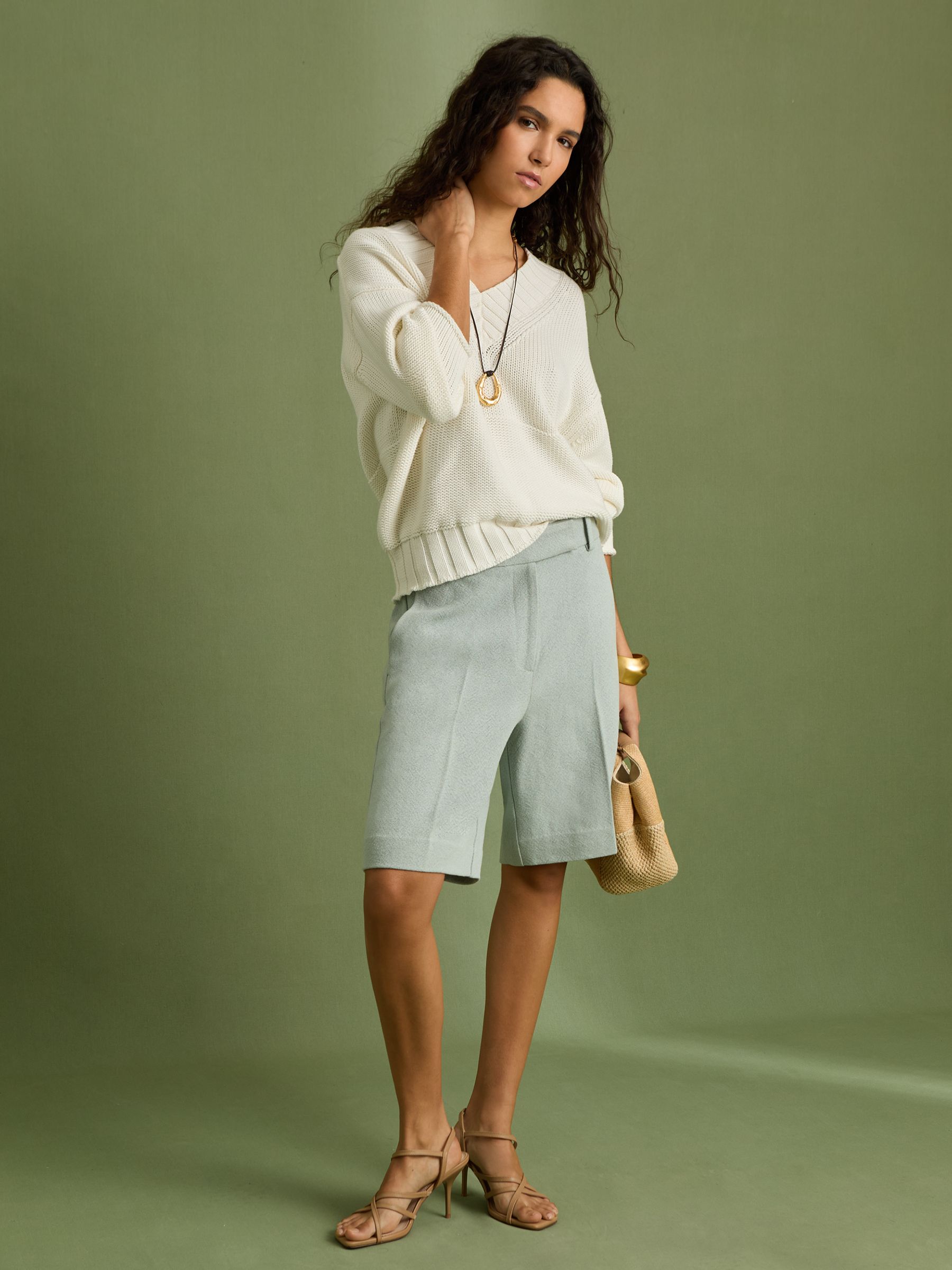 Tailored Bermuda Shorts with Linen in Blue