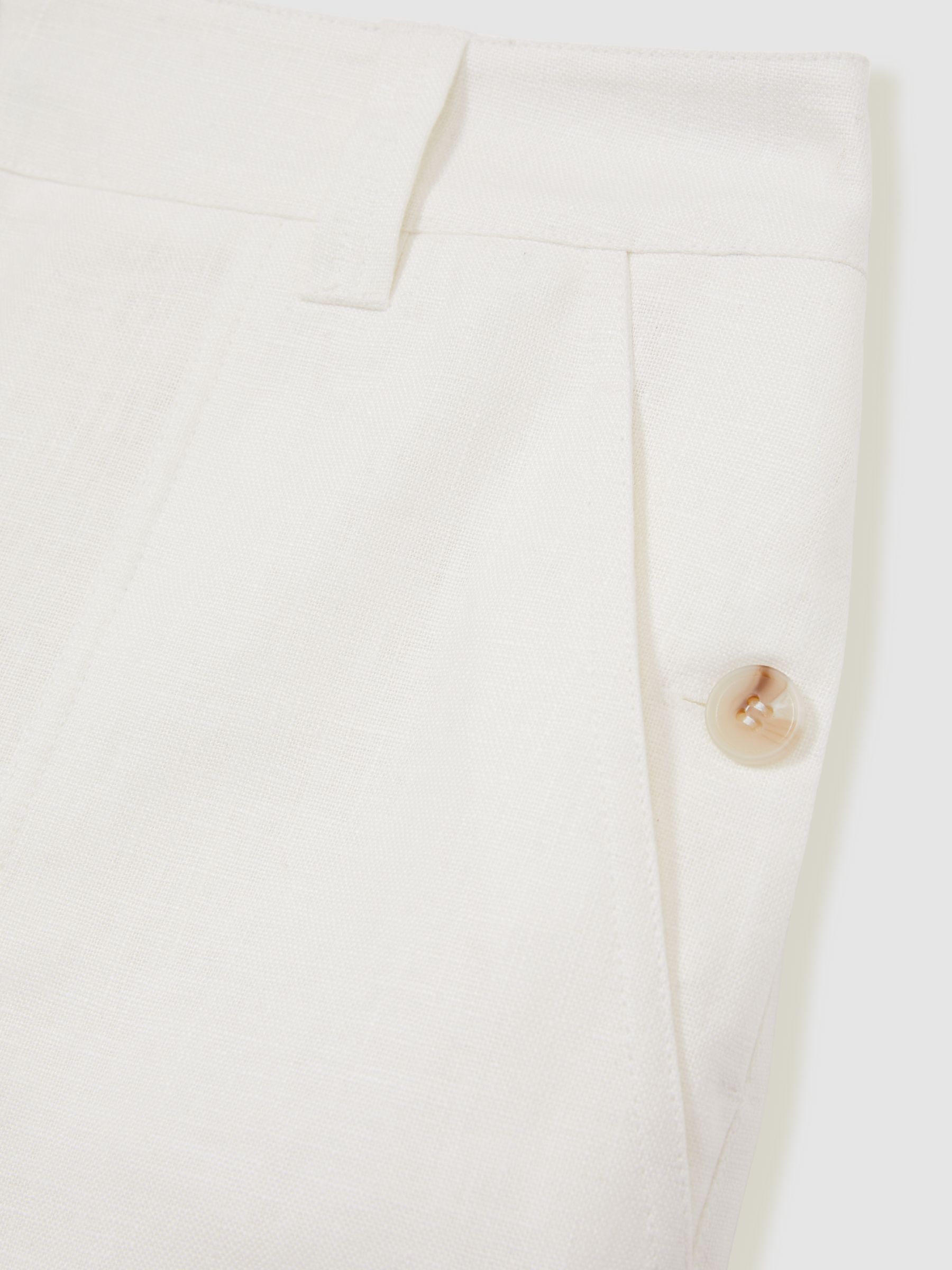 Linen Shorts in White