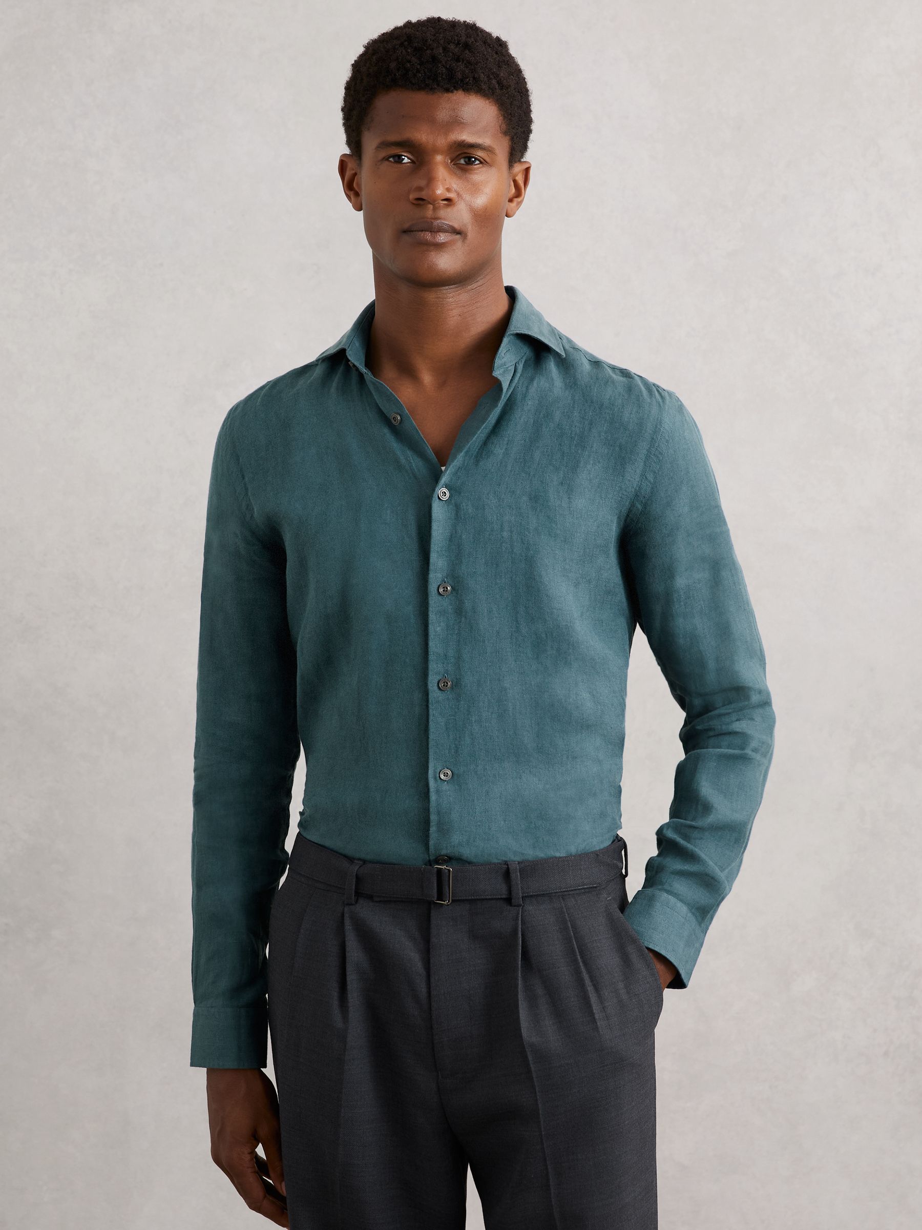 Linen Cutaway-Collar Shirt in Orion Blue
