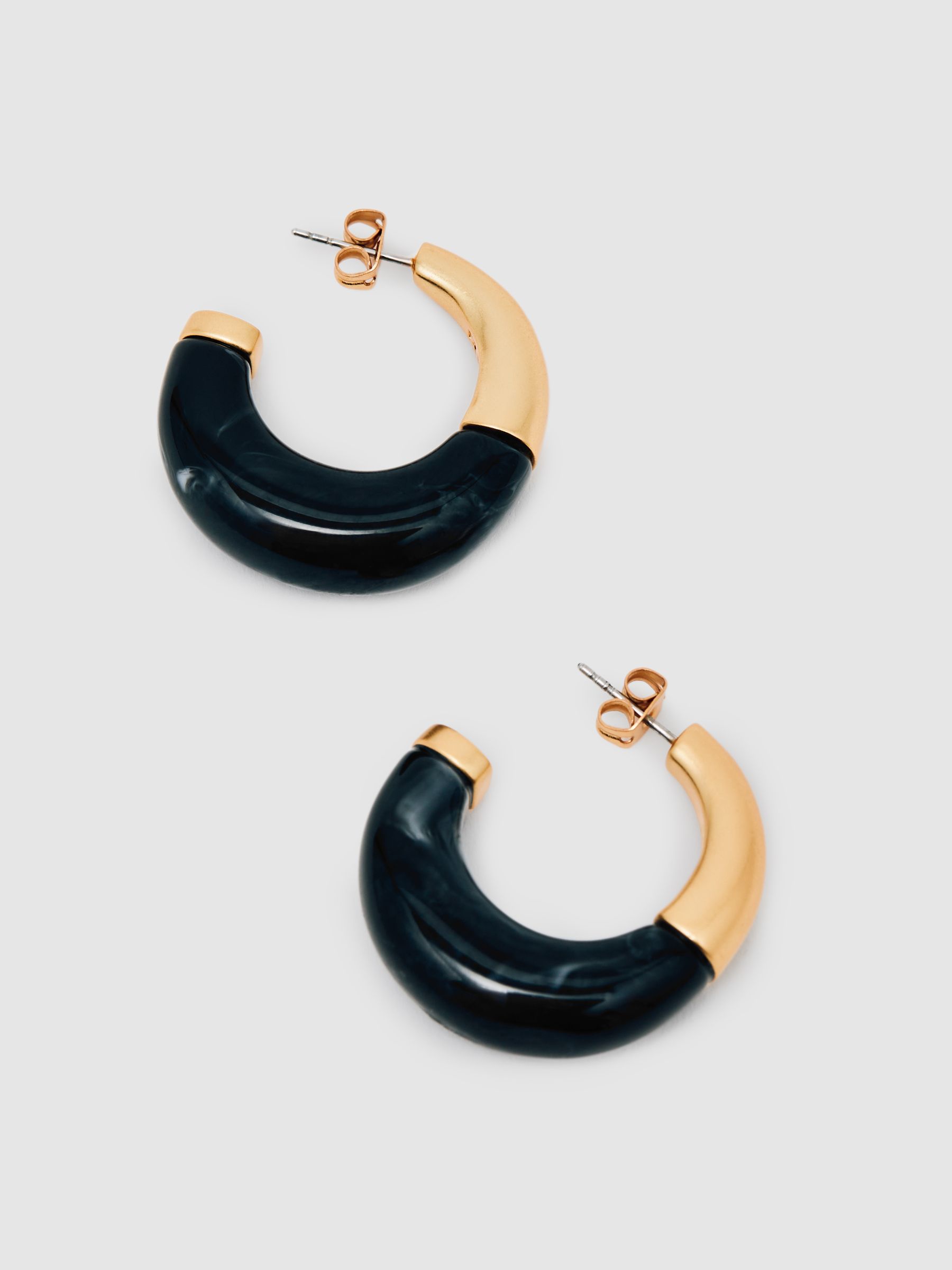 Tone Scoop Enamel Hoop Earrings in Gold