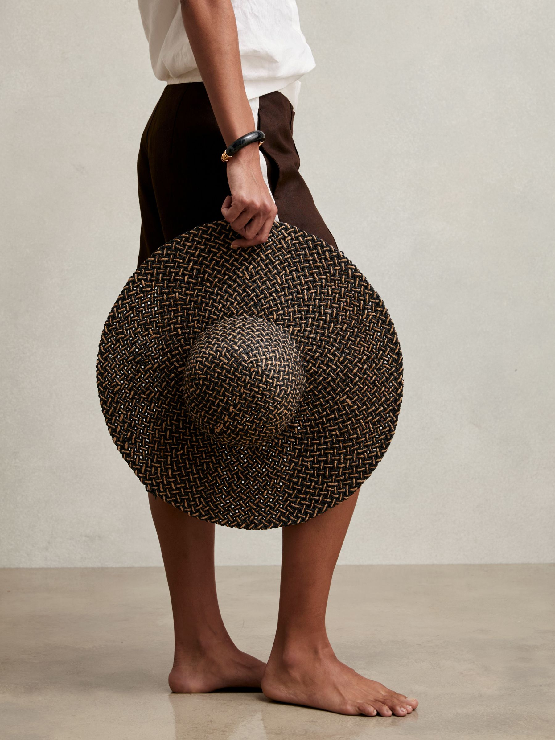 Straw Basket-Weave Sun Hat in Black/Natural