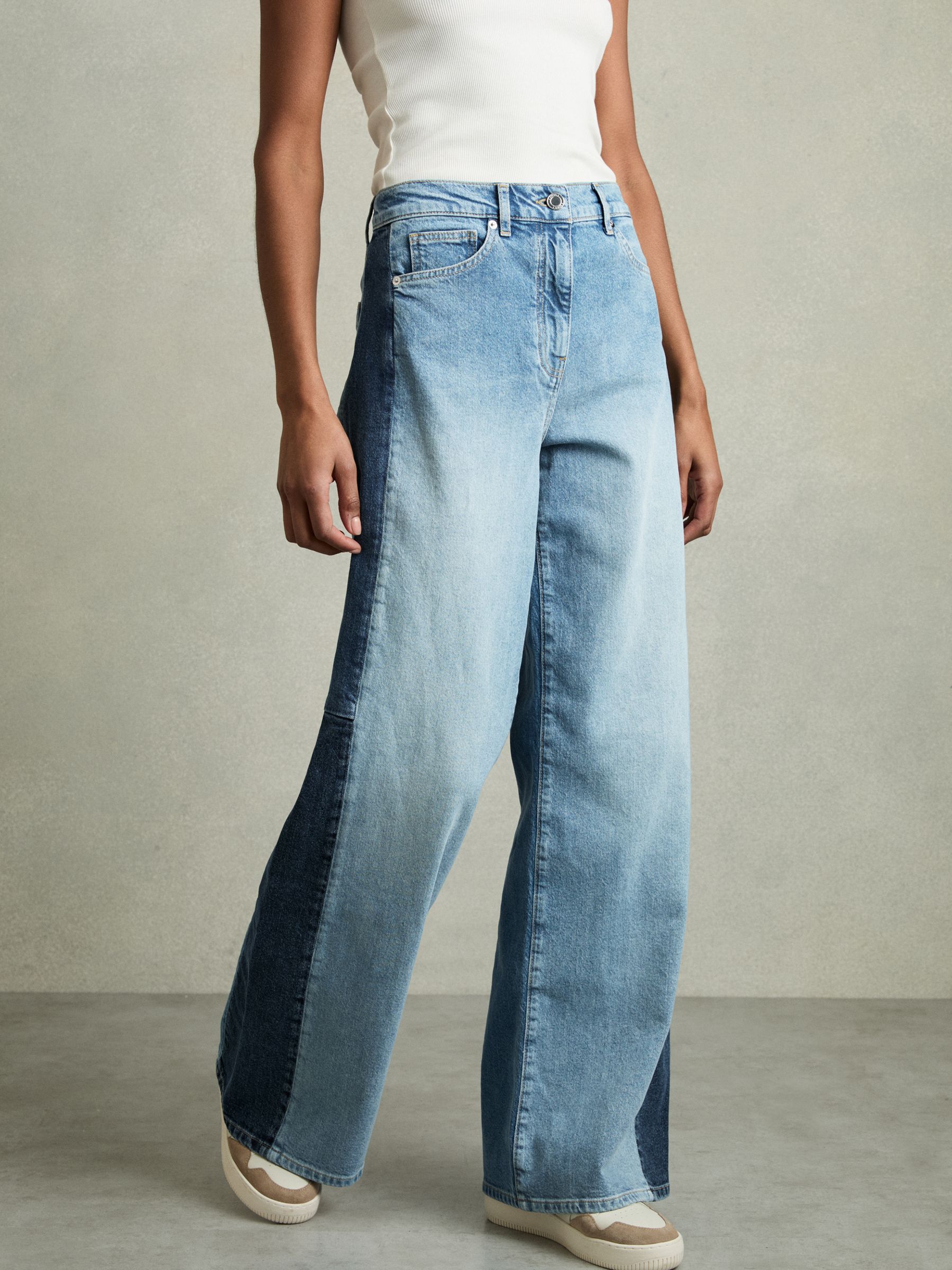 Wide-Leg Contrast-Panel Jeans in Light Blue