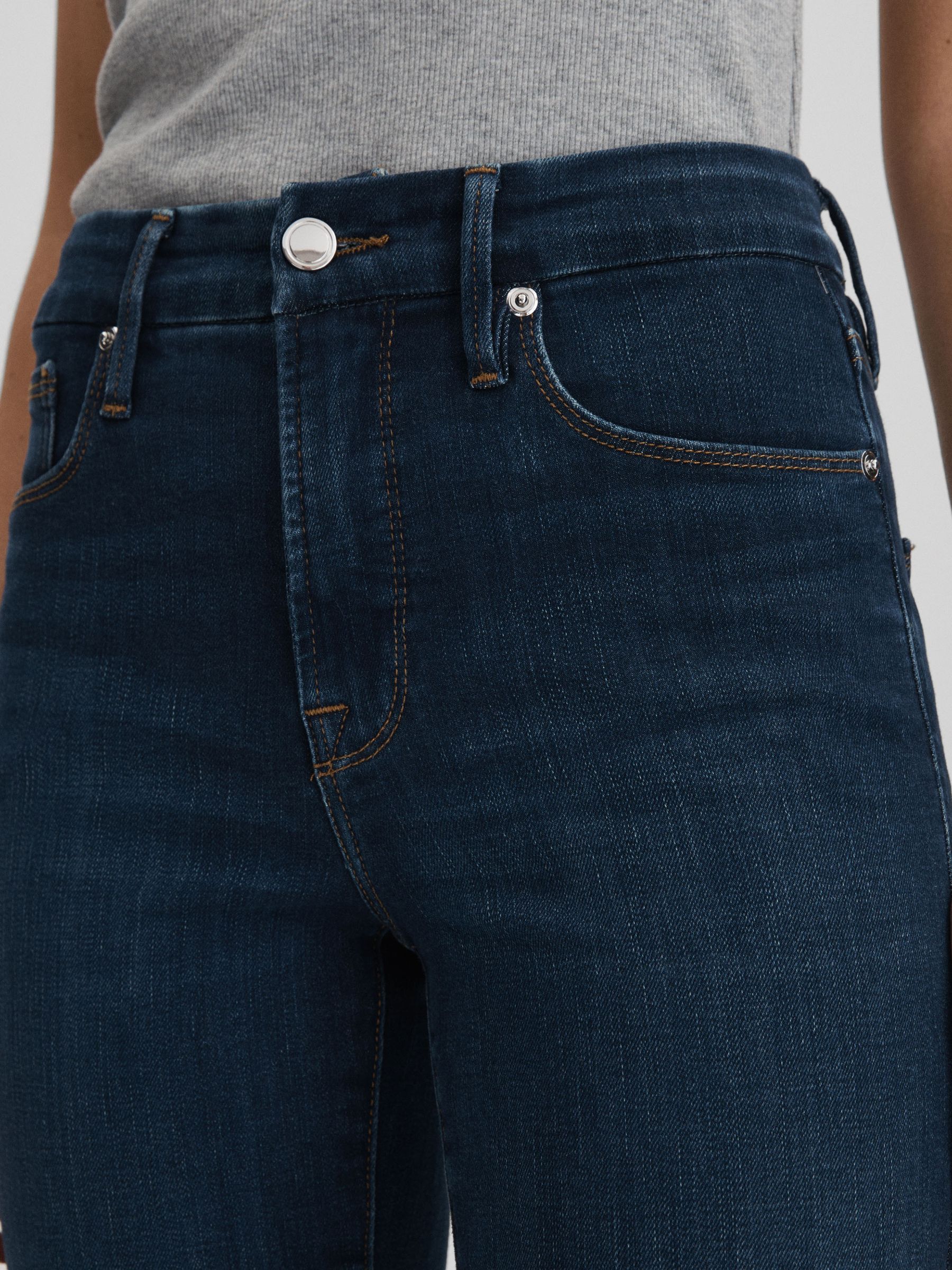 Good American Slim Fit Cropped Jeans in Blue