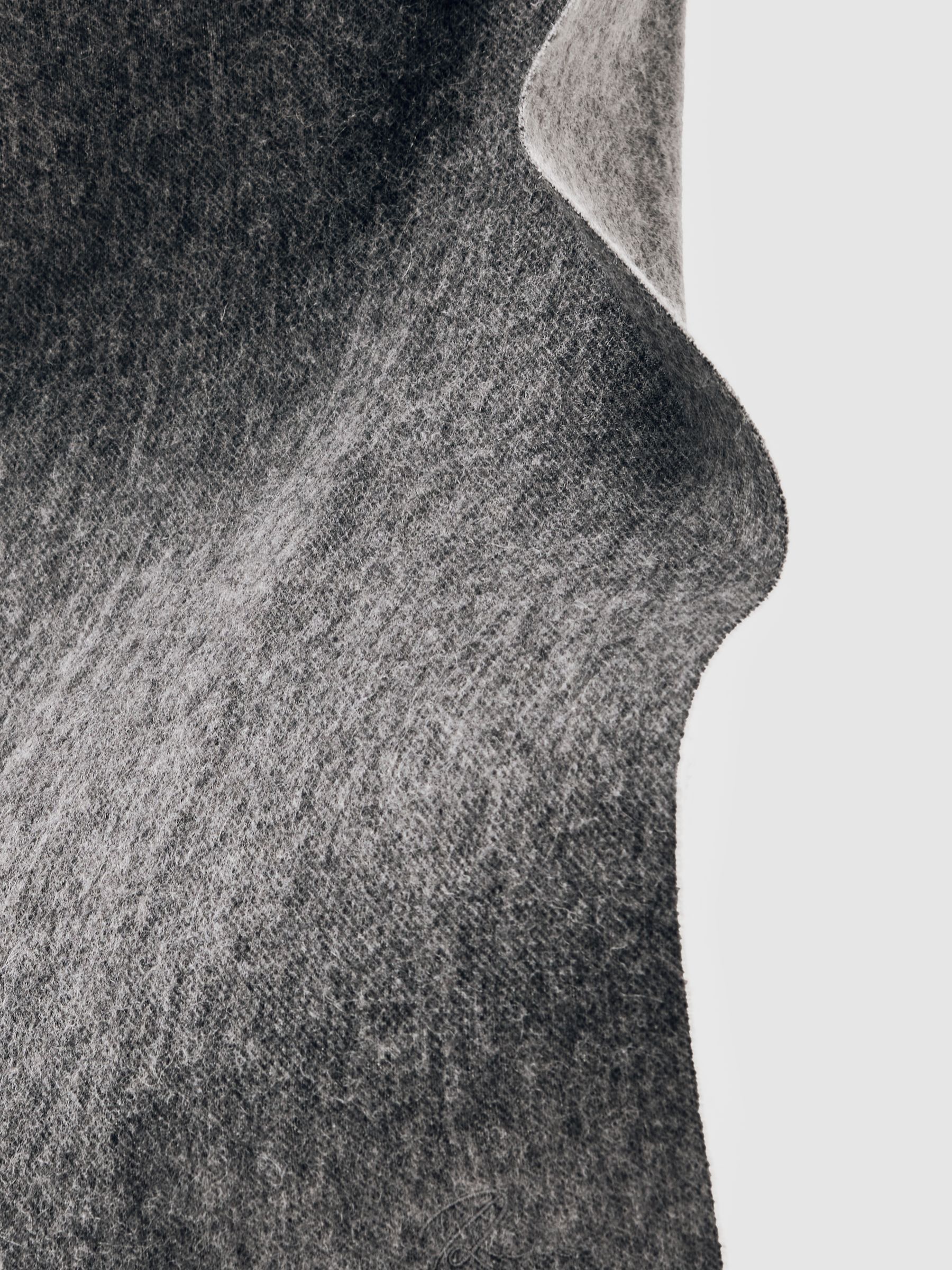 Cashmere Blend Scarf in Mid Grey Melange/Light Grey