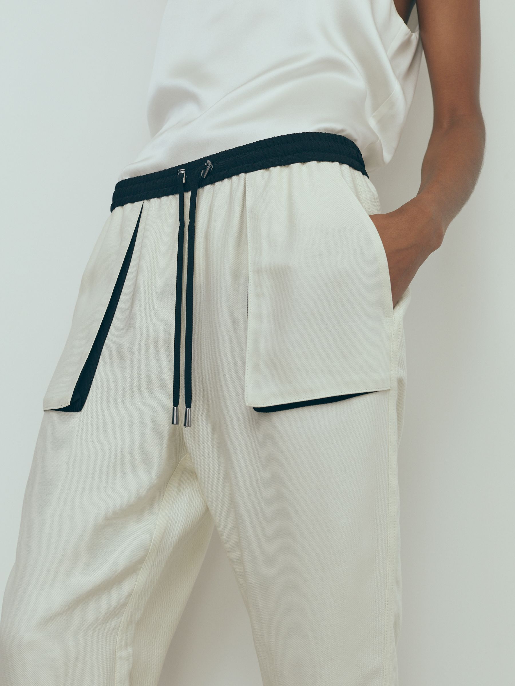 Atelier Relaxed Contrast Detail Cargo Trousers in Neutral