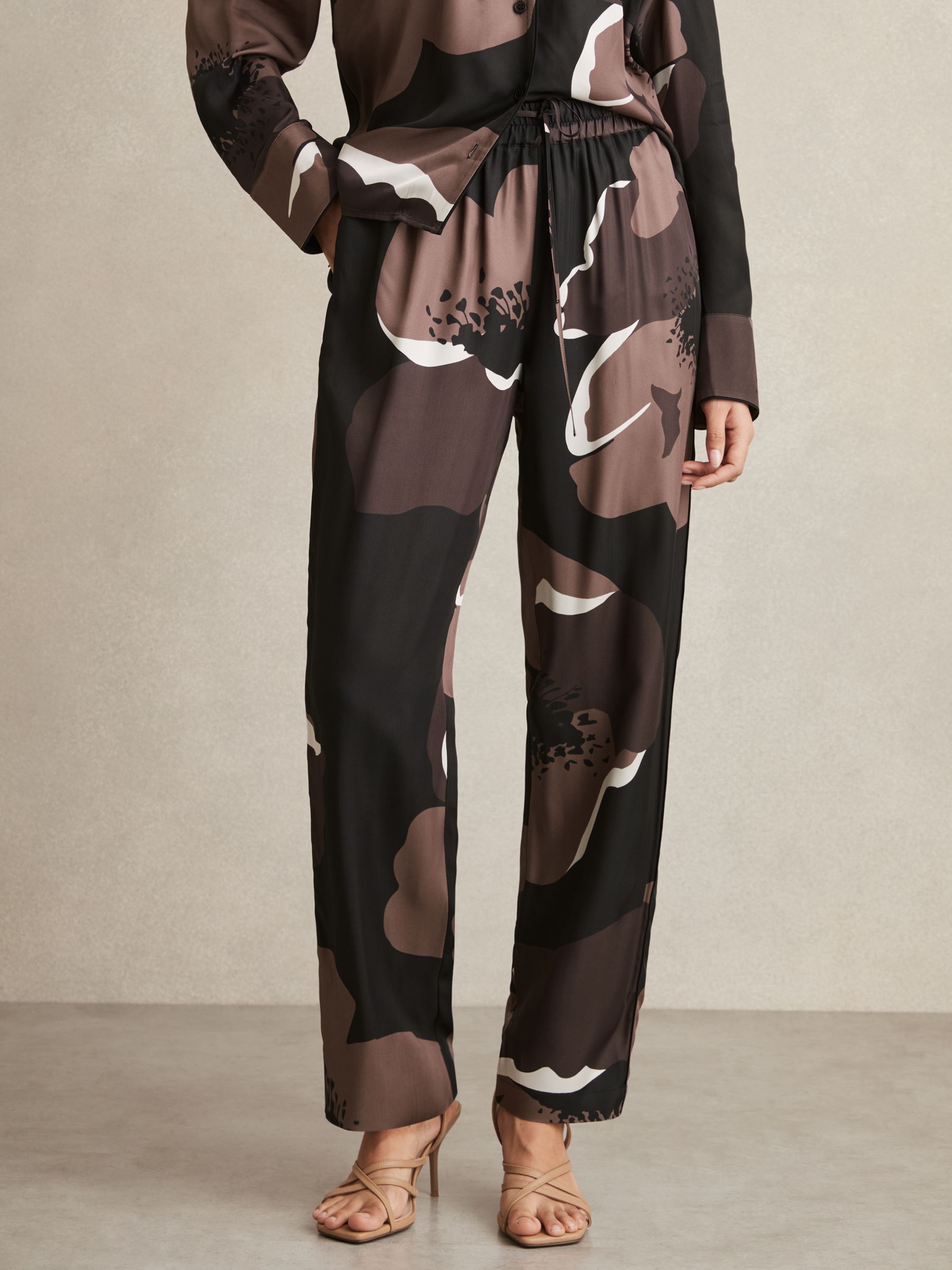 Floral-Print Wide-Leg Trousers in Black/Brown