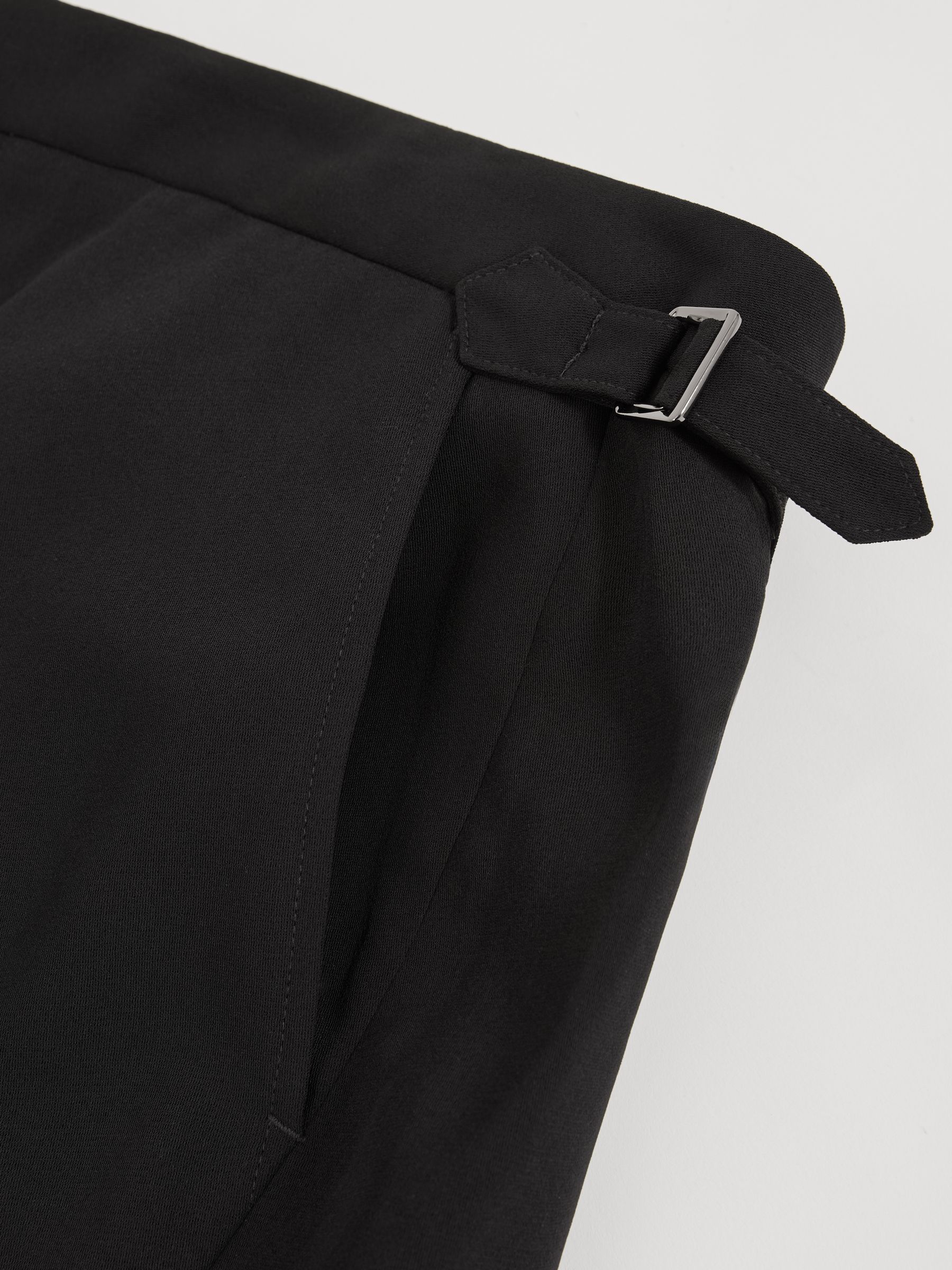 Side-Adjuster Tailored Shorts in Black