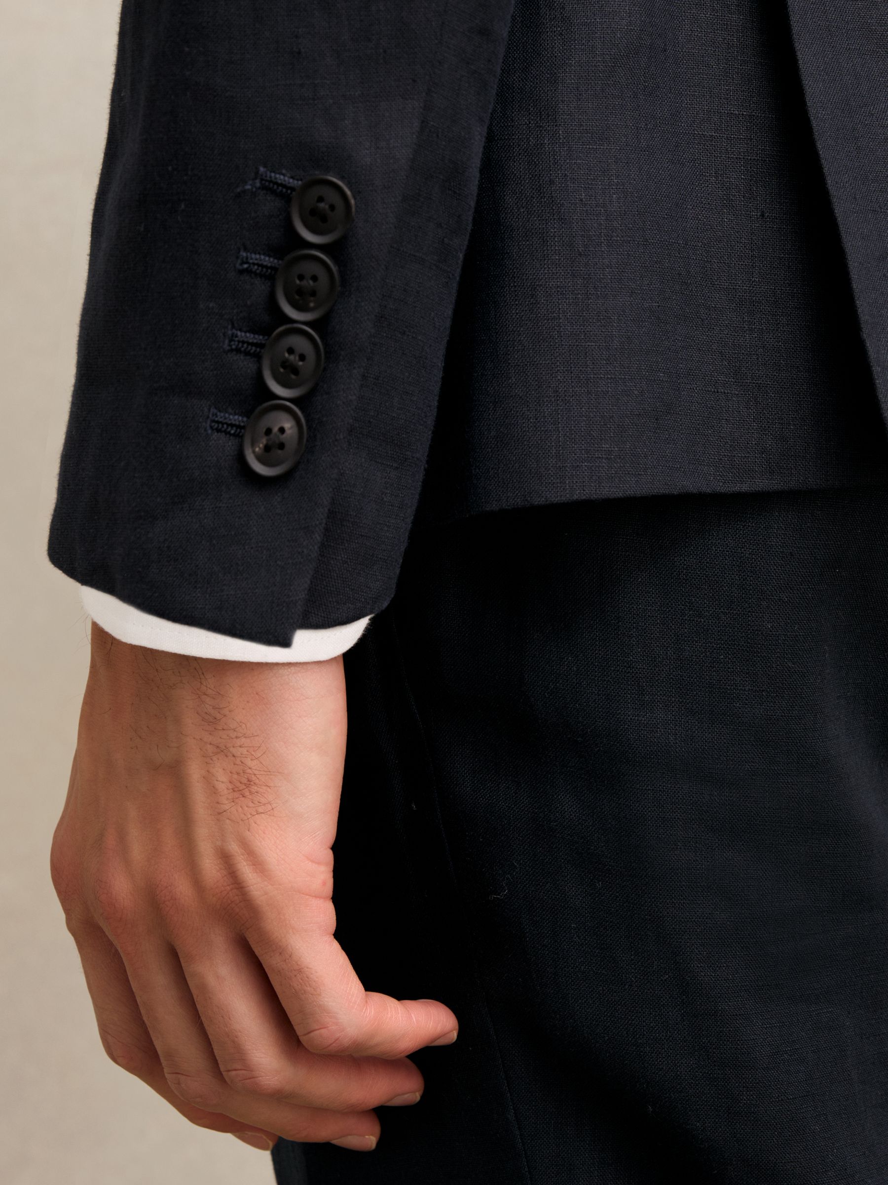 Slim-Fit Single Breasted Linen Blazer in Navy