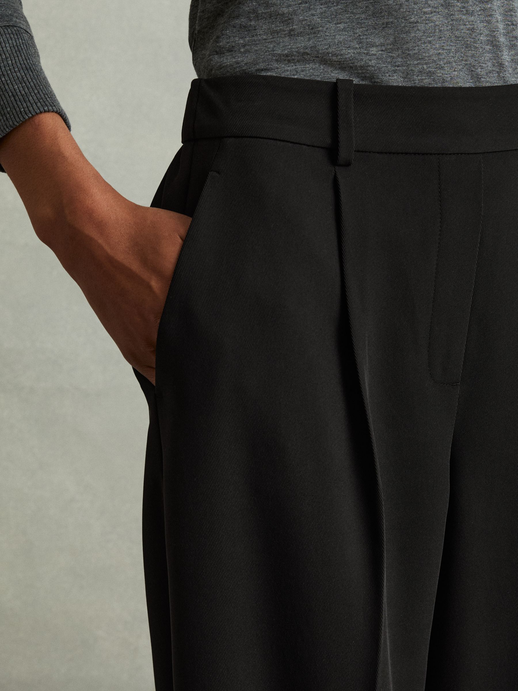 Front Pleat Tapered Trousers in Black