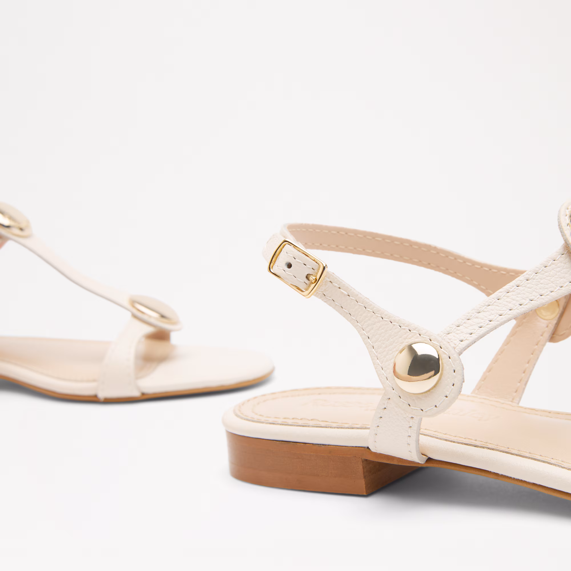 Lauren<br>Disc Trim Sandal